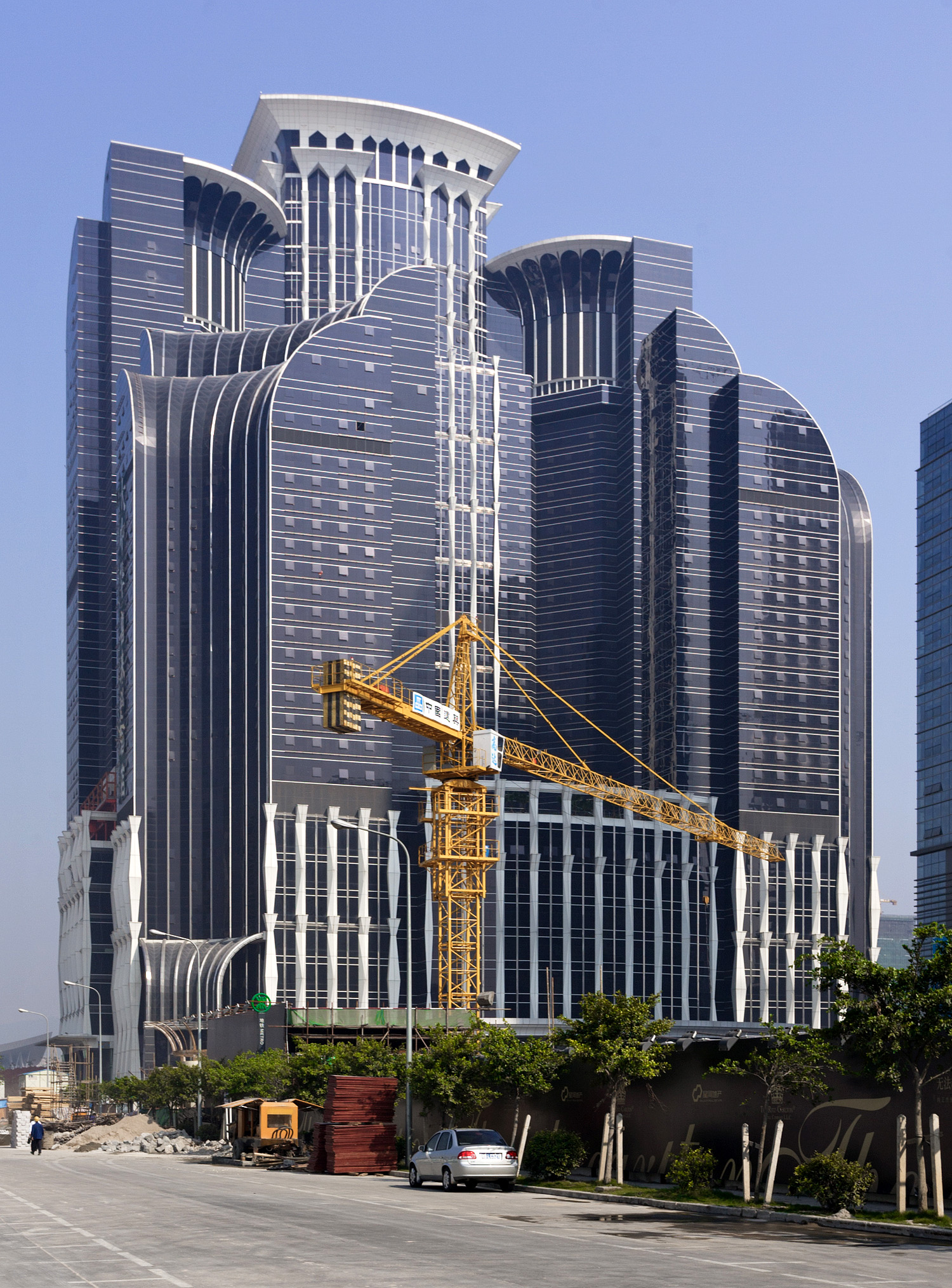 Great China International Exchange Square, Shenzhen - Behind the two smaller towers. © Mathias Beinling