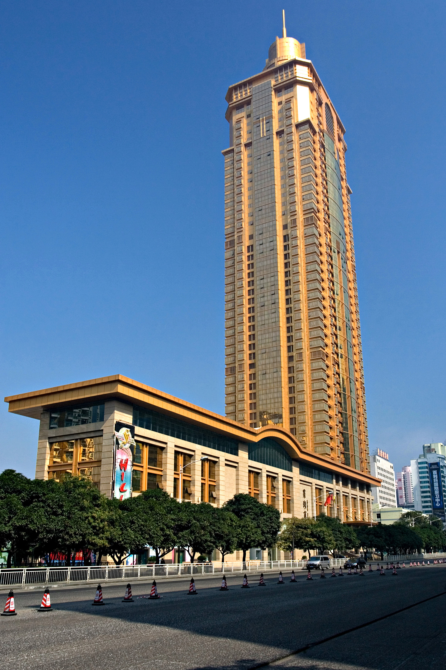 Shanglong Building, Shenzhen - View from the west. © Mathias Beinling