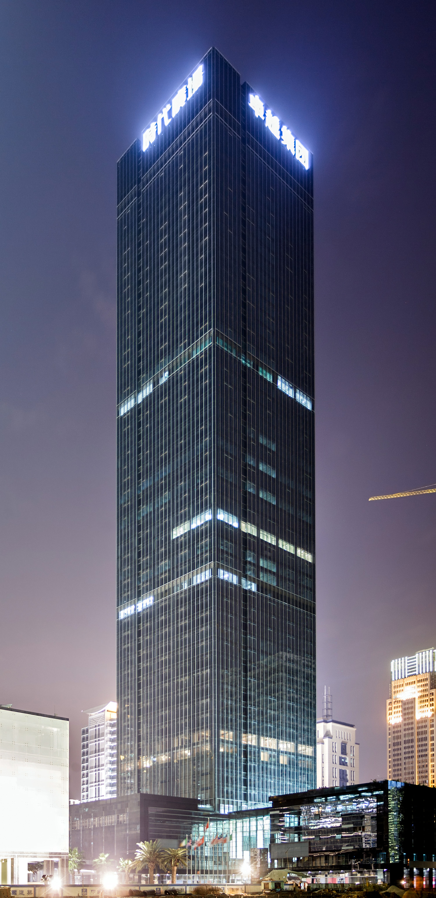 Times Square Excellence, Shenzhen - View from the southeast. © Mathias Beinling
