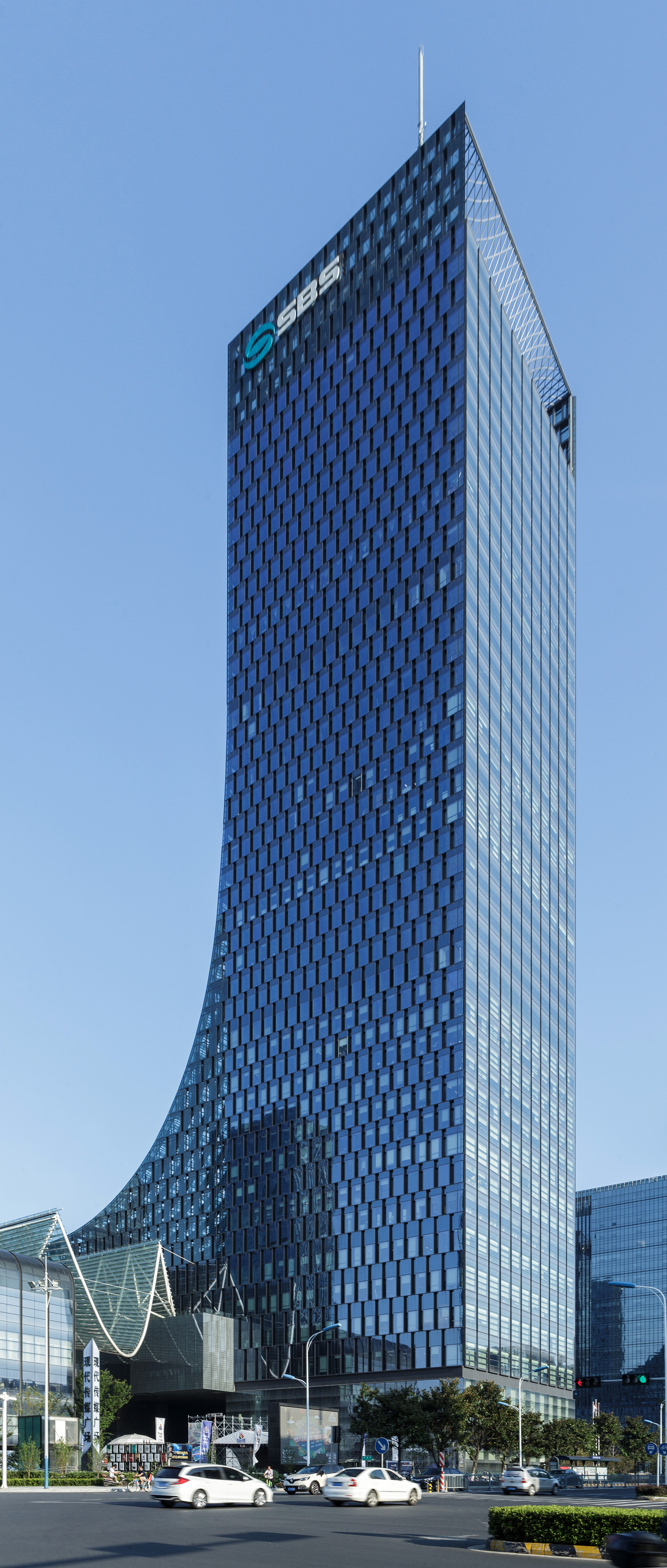 The Suzhou Modern Media Plaza Tower 1, Suzhou - View from the northeast. © Mathias Beinling