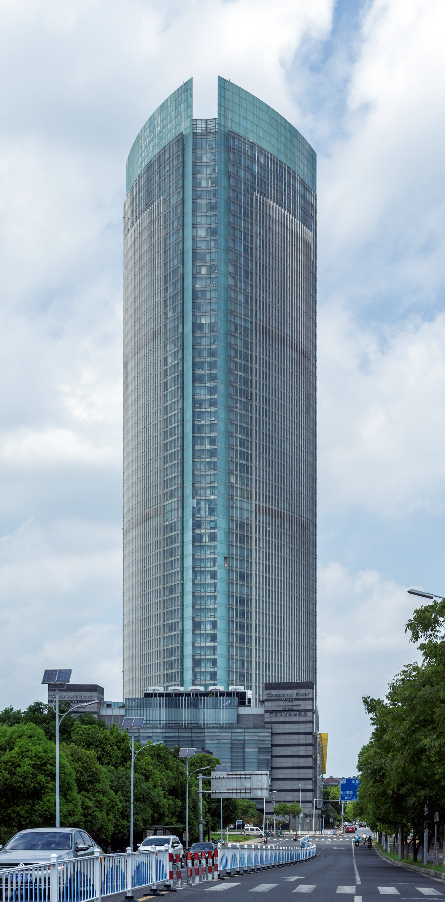 Crowne Plaza Wuxi City Center, Wuxi - View from the southeast. © Mathias Beinling