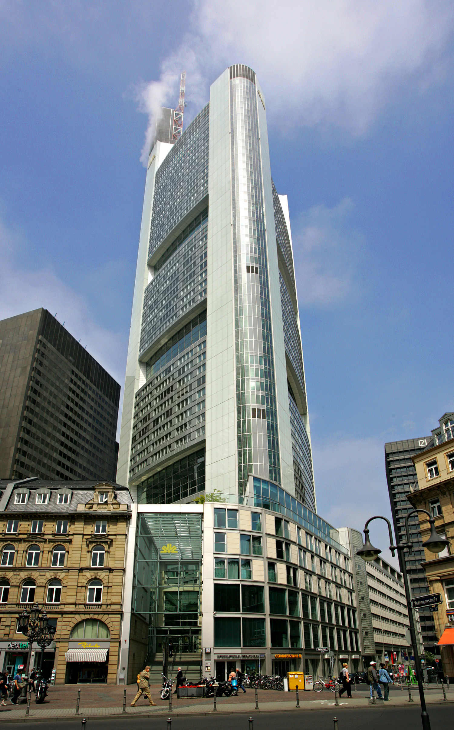 Commerzbank Tower, Frankfurt - View from Kaiserplatz. © Mathias Beinling