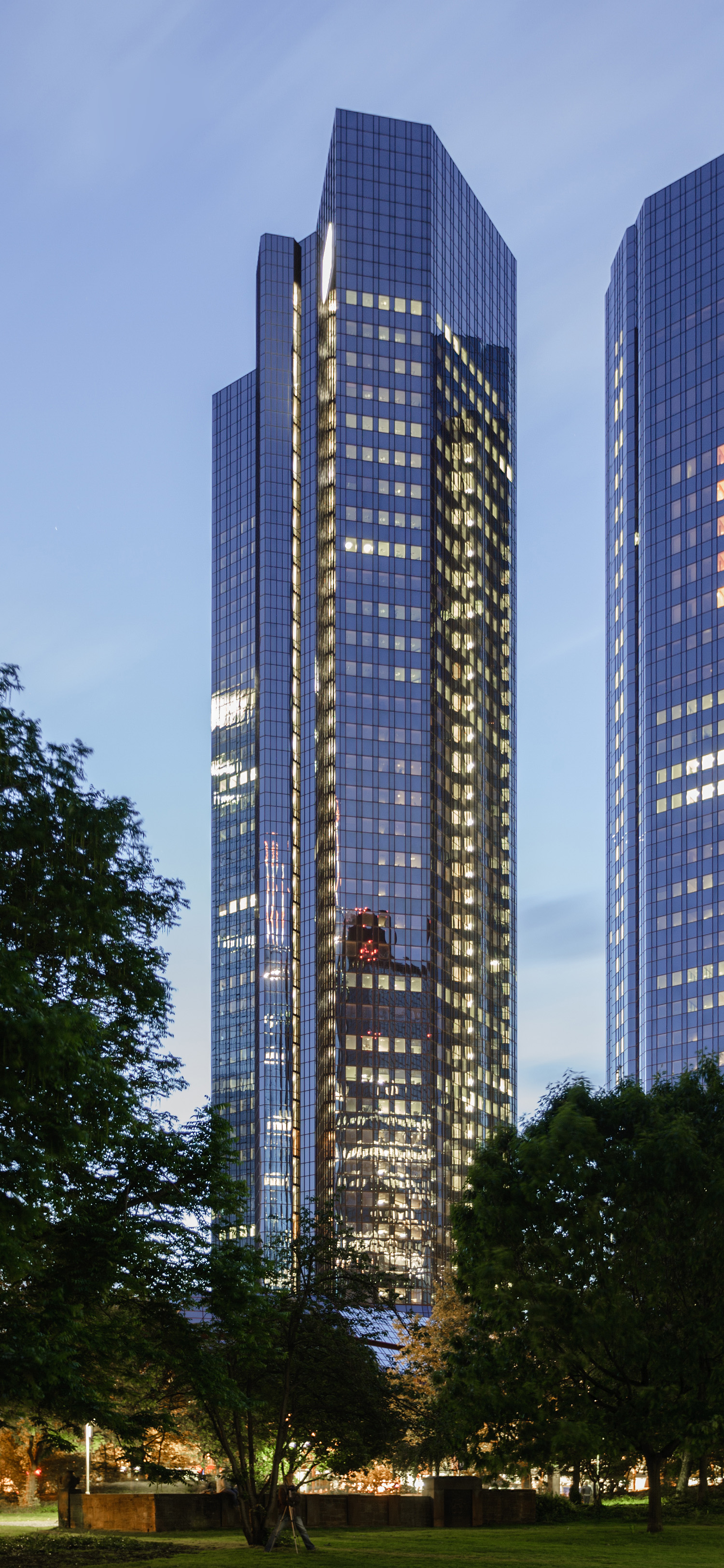 Deutsche Bank Tower I, Frankfurt - View from Taunusanlage. © Mathias Beinling