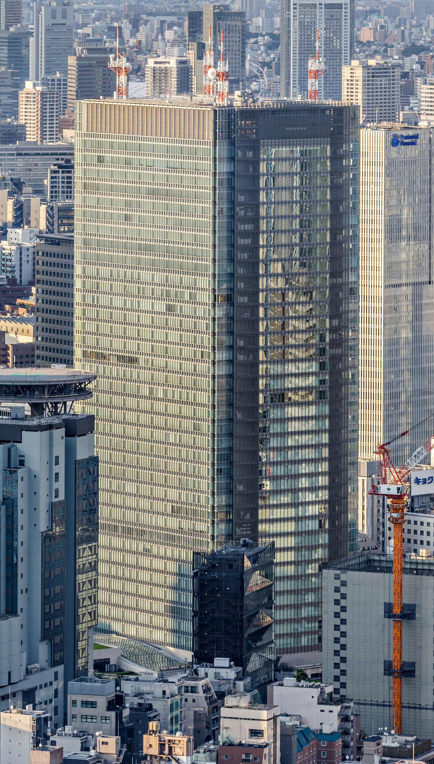 Akasaka Biz Tower, Tokyo - View from Roppongi Hills Mori Tower. © Mathias Beinling