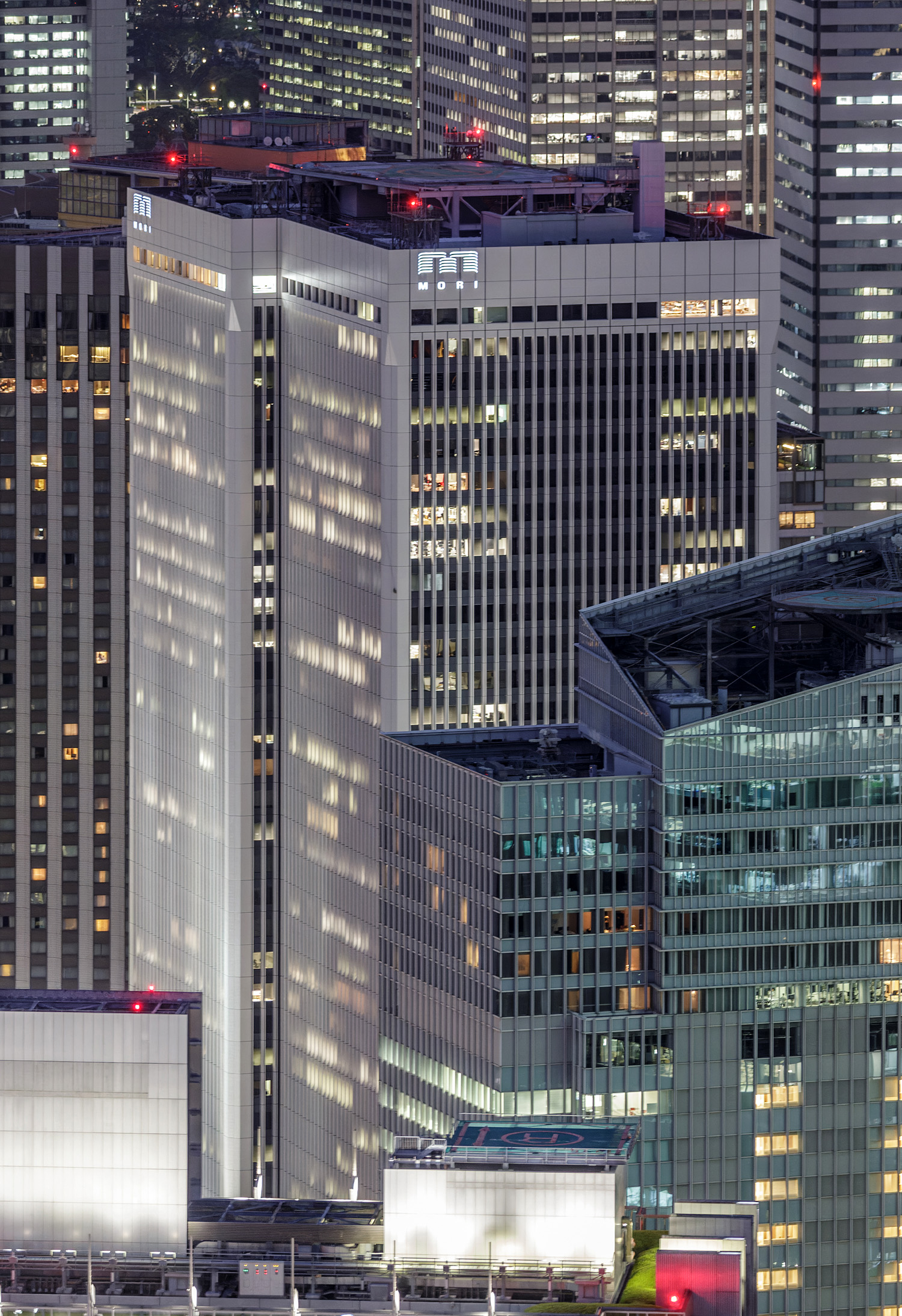 Ark Hills Mori Building, Tokyo - View from Roppongi Hills Mori Tower. © Mathias Beinling