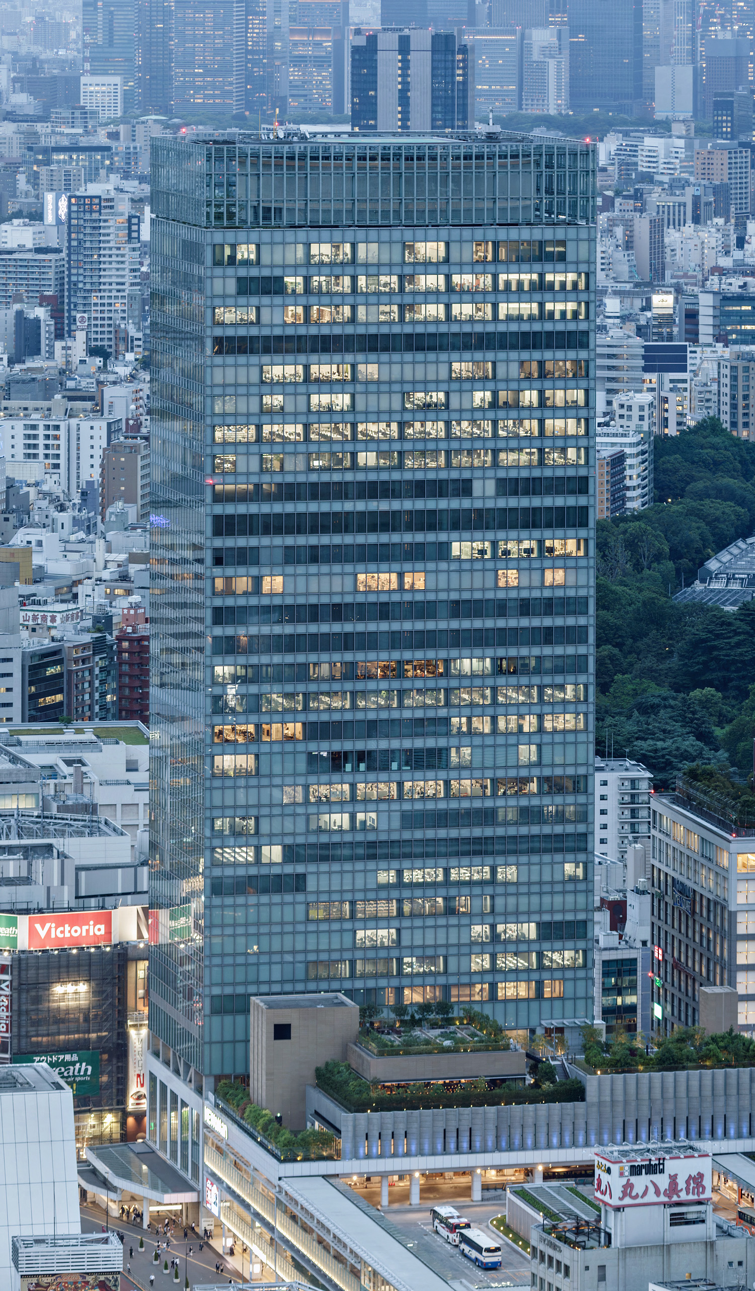 JR Shinjuku Miraina Tower, Tokyo - View from Tokyo Metropolitan Government Building. © Mathias Beinling