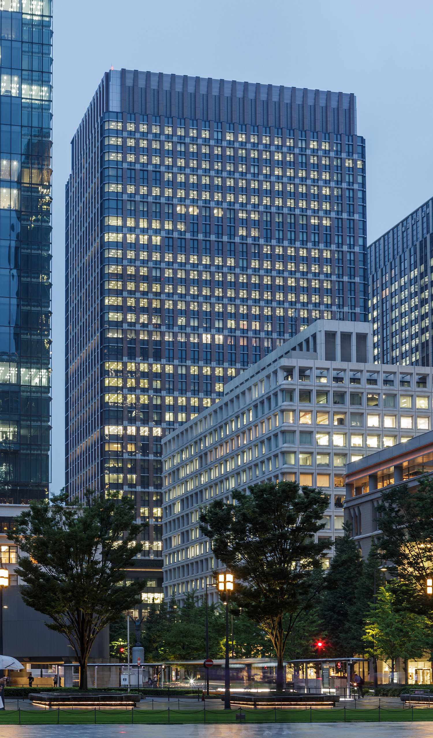 Marunouchi Park Building, Tokyo - View from the northeast. © Mathias Beinling