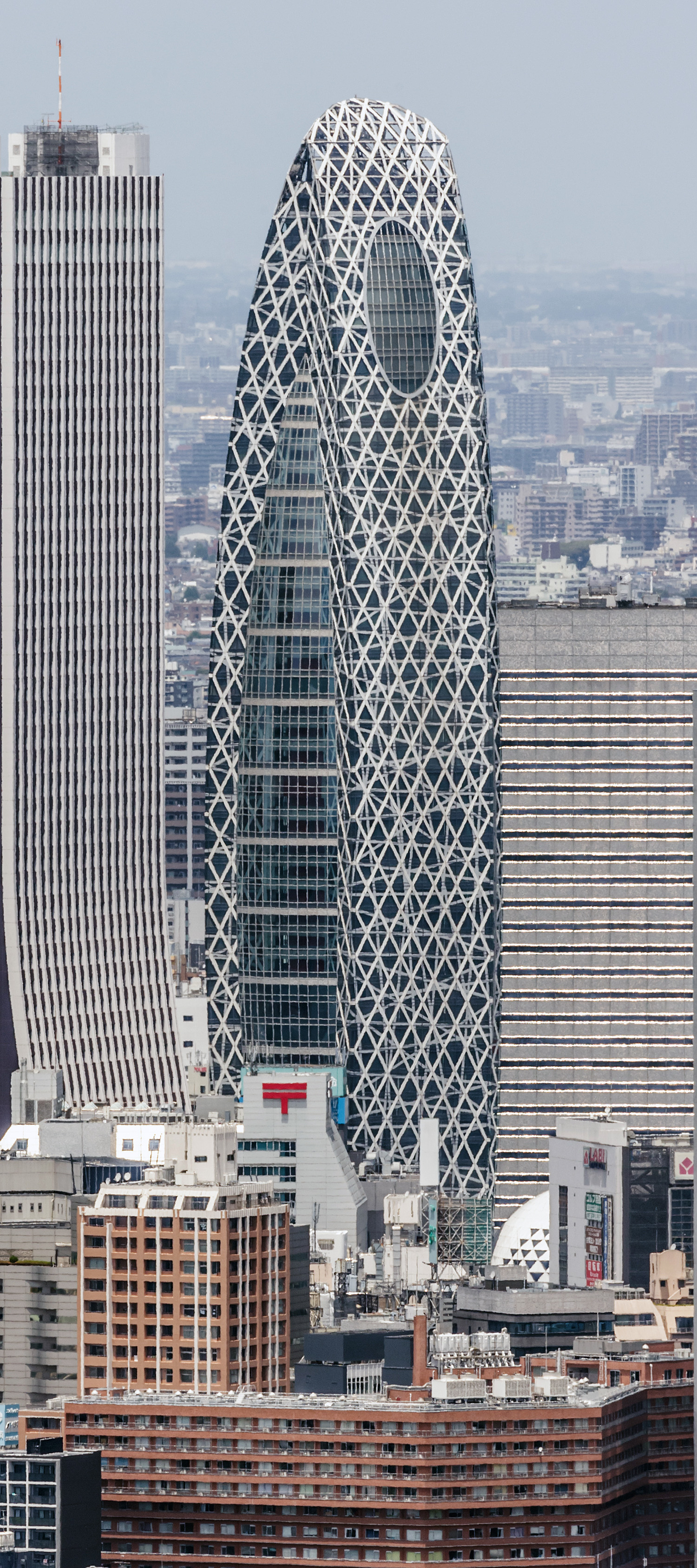 Mode Gakuen Cocoon Tower, Tokyo - View from Shibuya Scramble Square. © Mathias Beinling