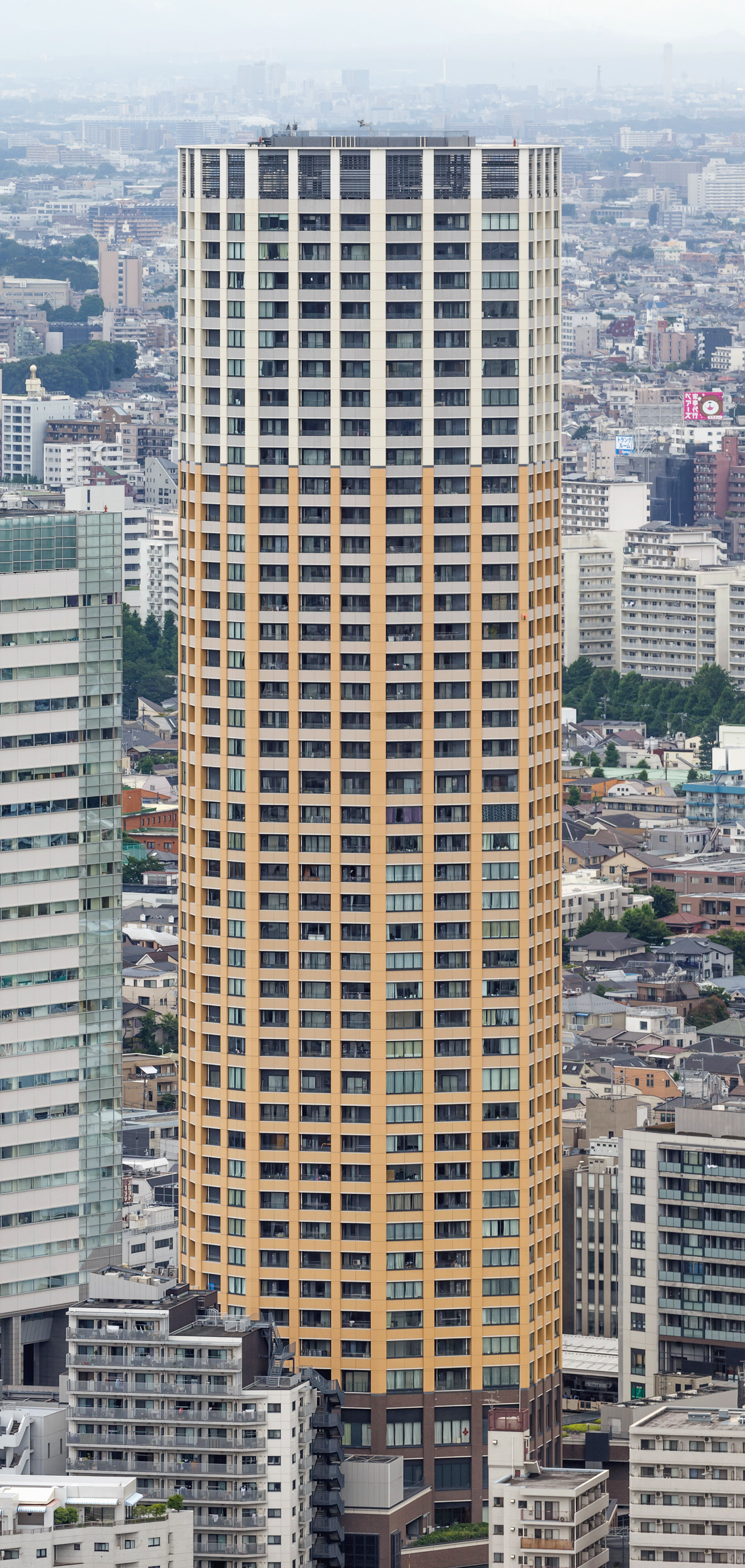 Naka-Meguro Atlas Tower, Tokyo - View from Yebisu Garden Place Tower. © Mathias Beinling