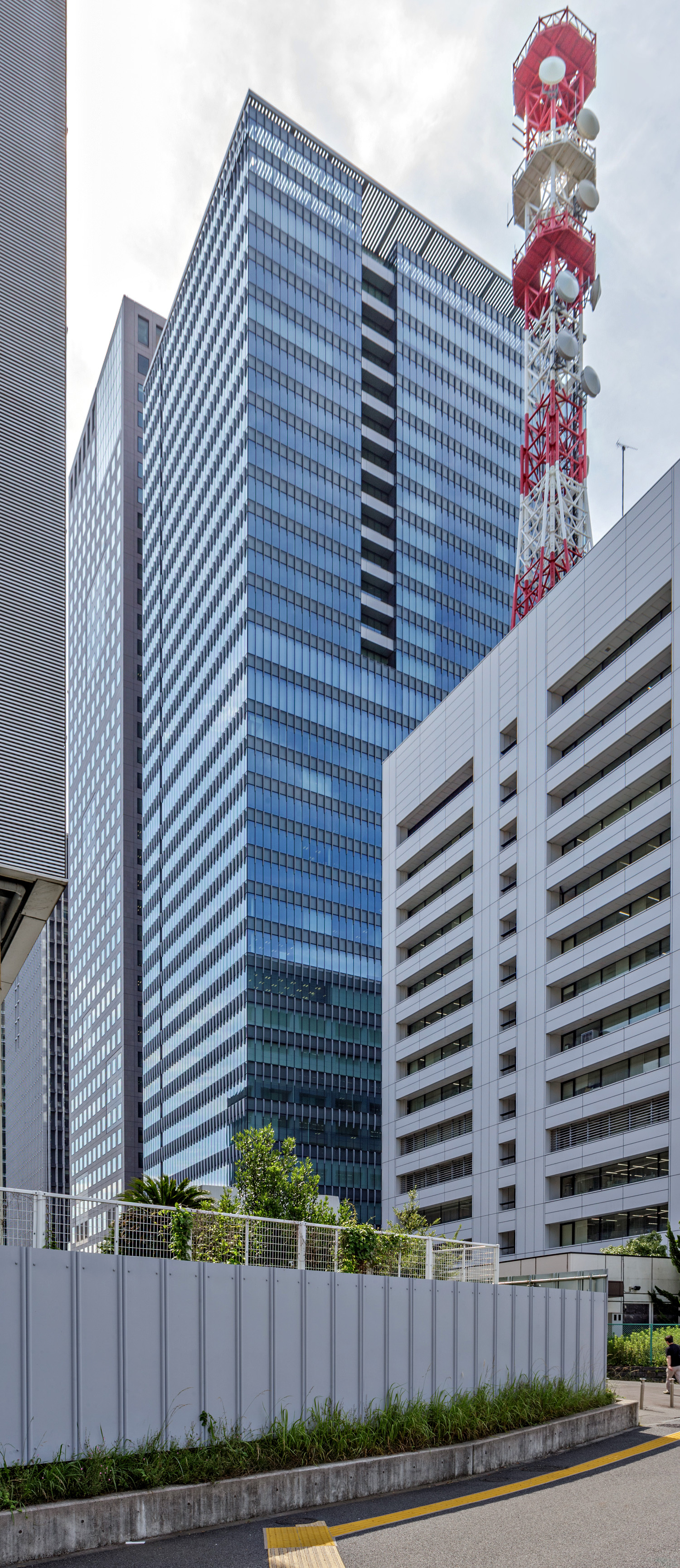 Nikkei Building, Tokyo - View from the west. © Mathias Beinling