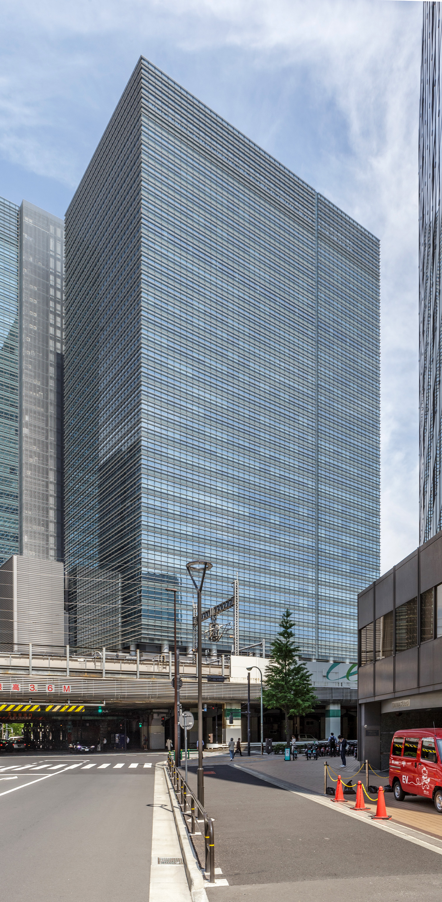 Otemachi Place East Tower, Tokyo - View from the southeast. © Mathias Beinling