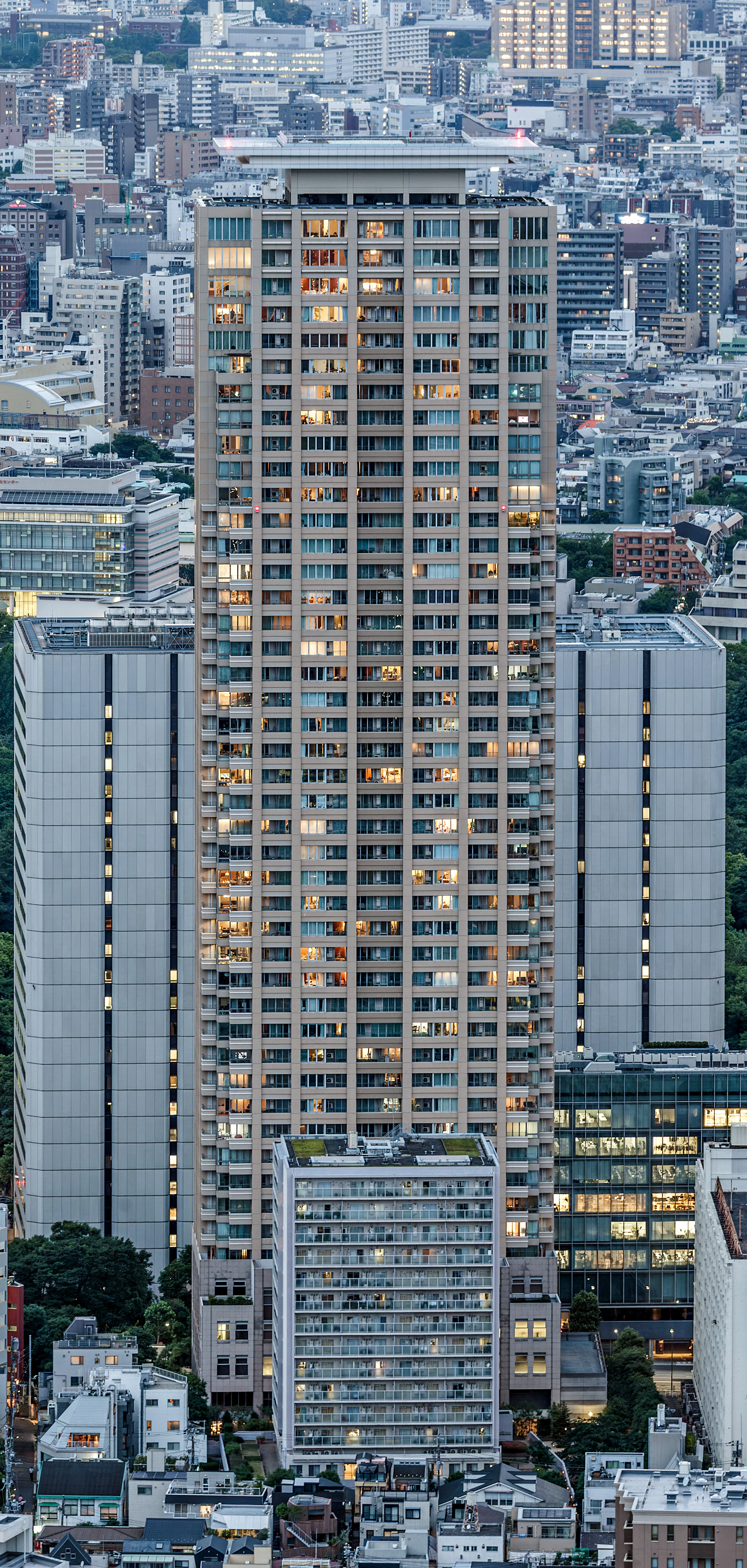 Park Axis Aoyama 1-chome Tower, Tokyo - View from Roppongi Hills Mori Tower. © Mathias Beinling