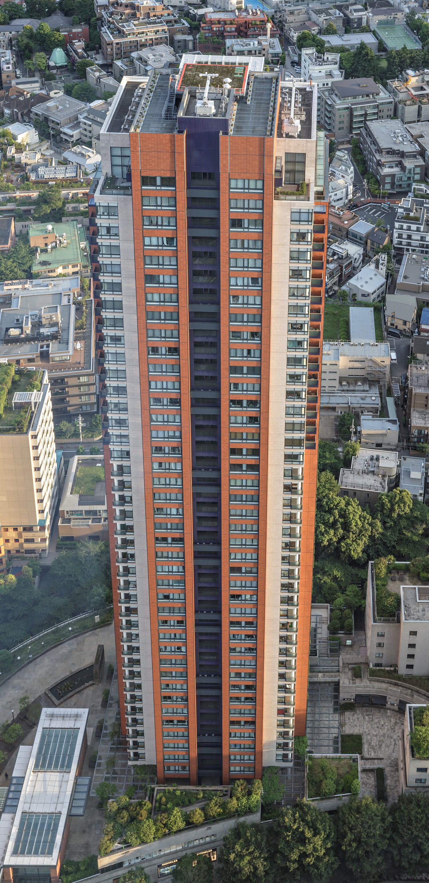 Roppongi Hills Residential Building B, Tokyo - View from Roppongi Hills Mori Tower. © Mathias Beinling