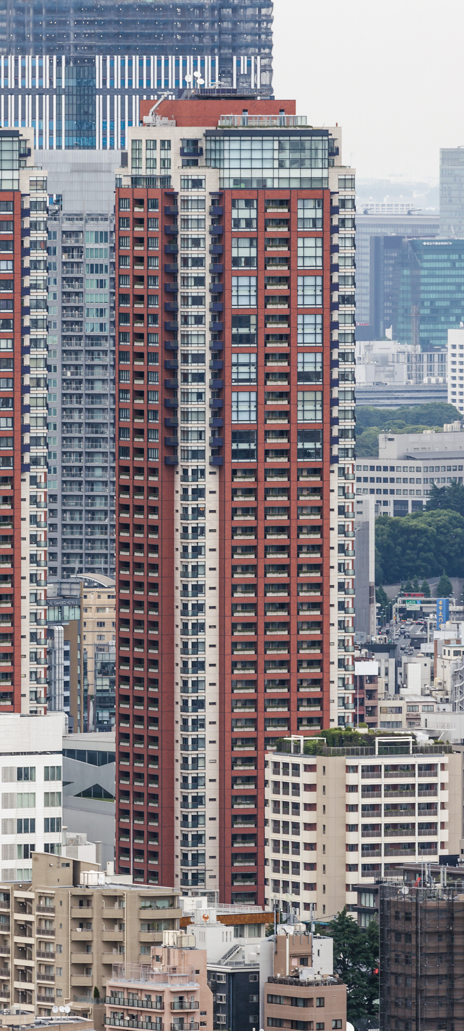 Roppongi Hills Residential Building C, Tokyo - View from Yebisu Garden Place Tower. © Mathias Beinling