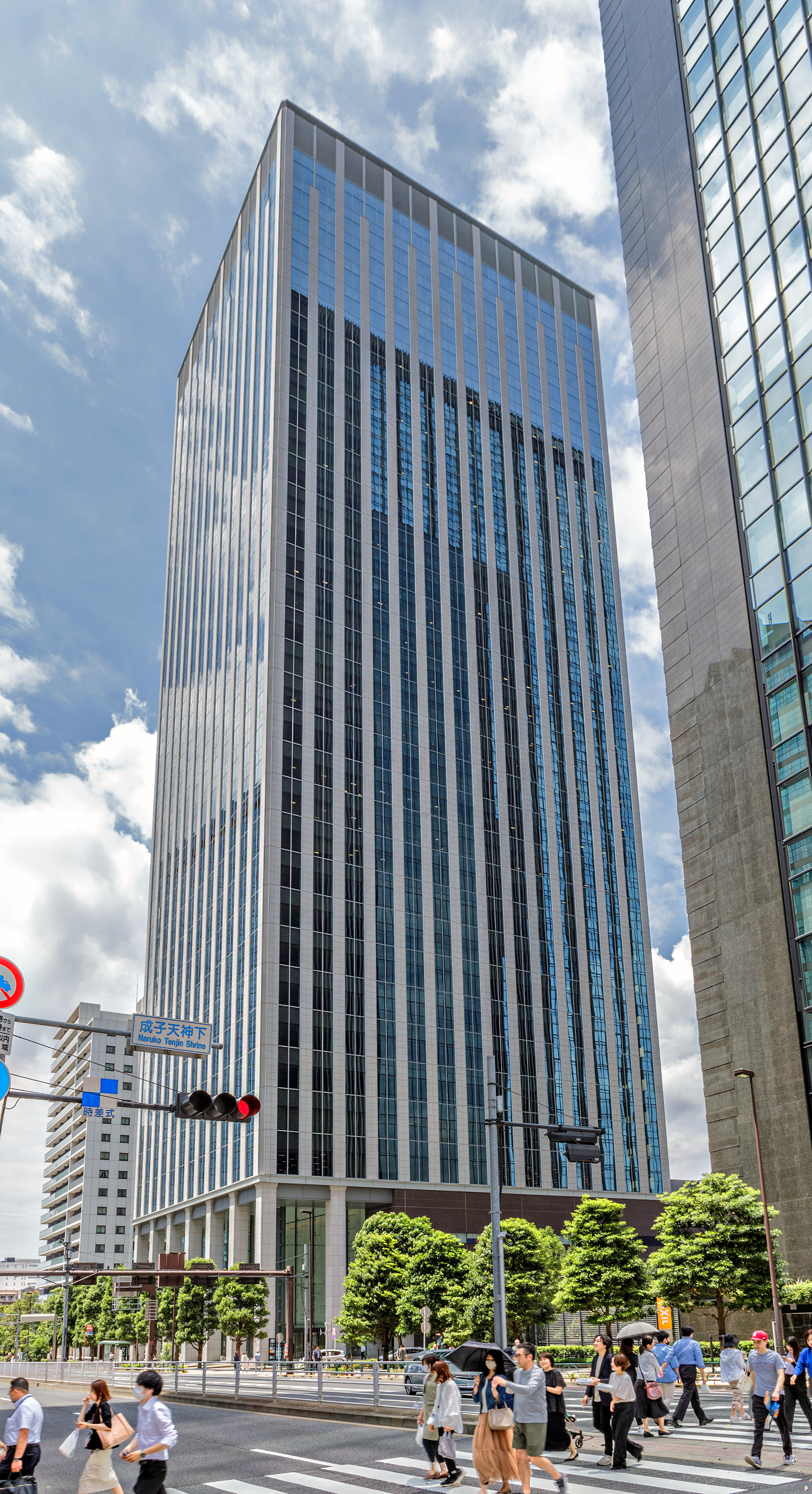 Shinjuku Front Tower, Tokyo - View from the southeast. © Mathias Beinling
