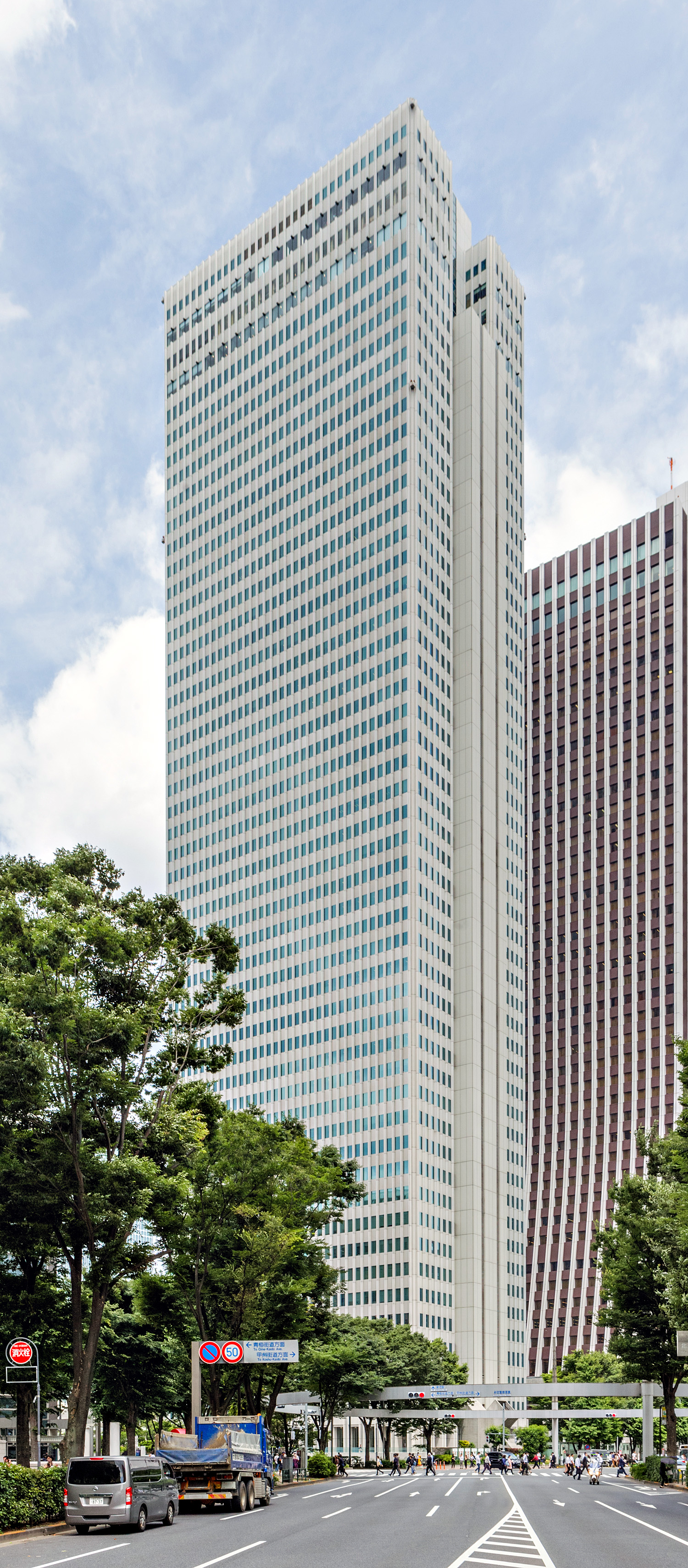 Shinjuku Nomura Building, Tokyo - View from the west. © Mathias Beinling