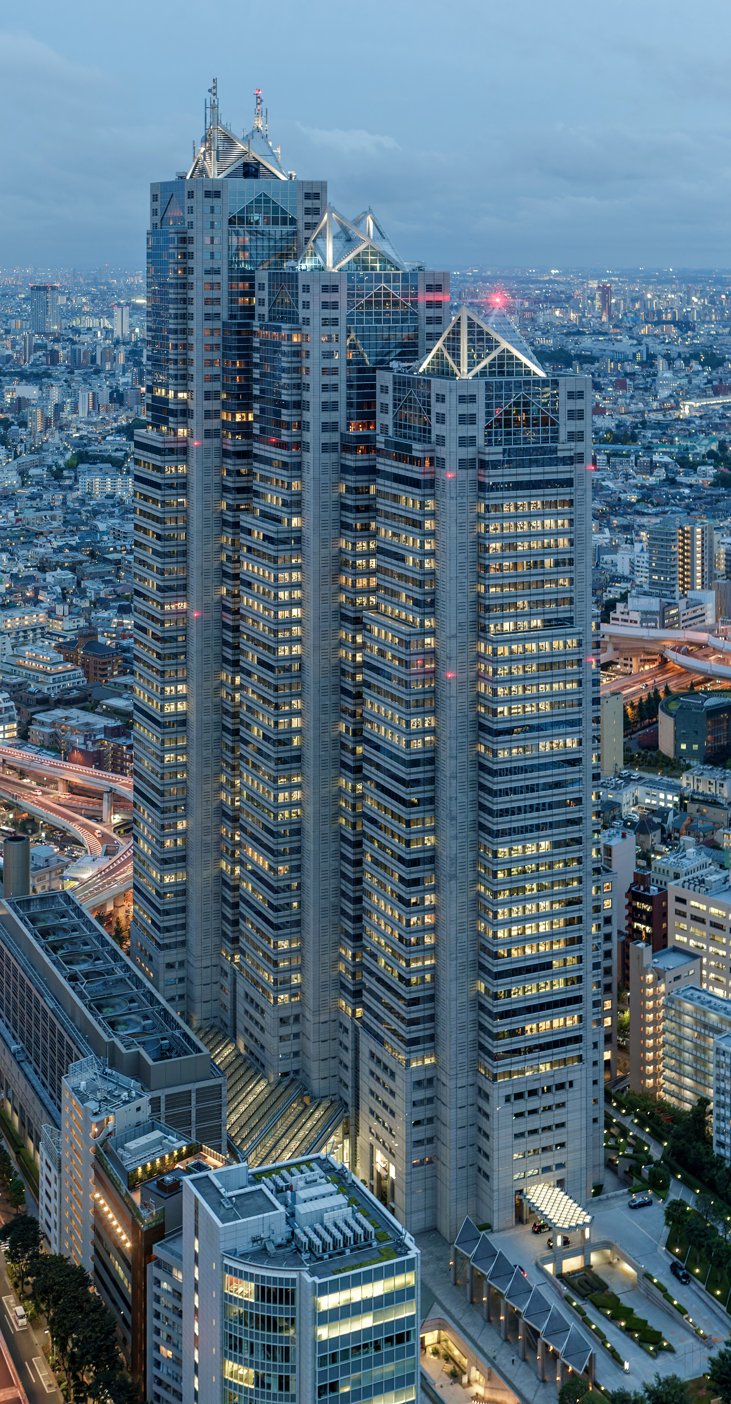 Shinjuku Park Tower, Tokyo - View from Tokyo Metropolitan Government Building. © Mathias Beinling