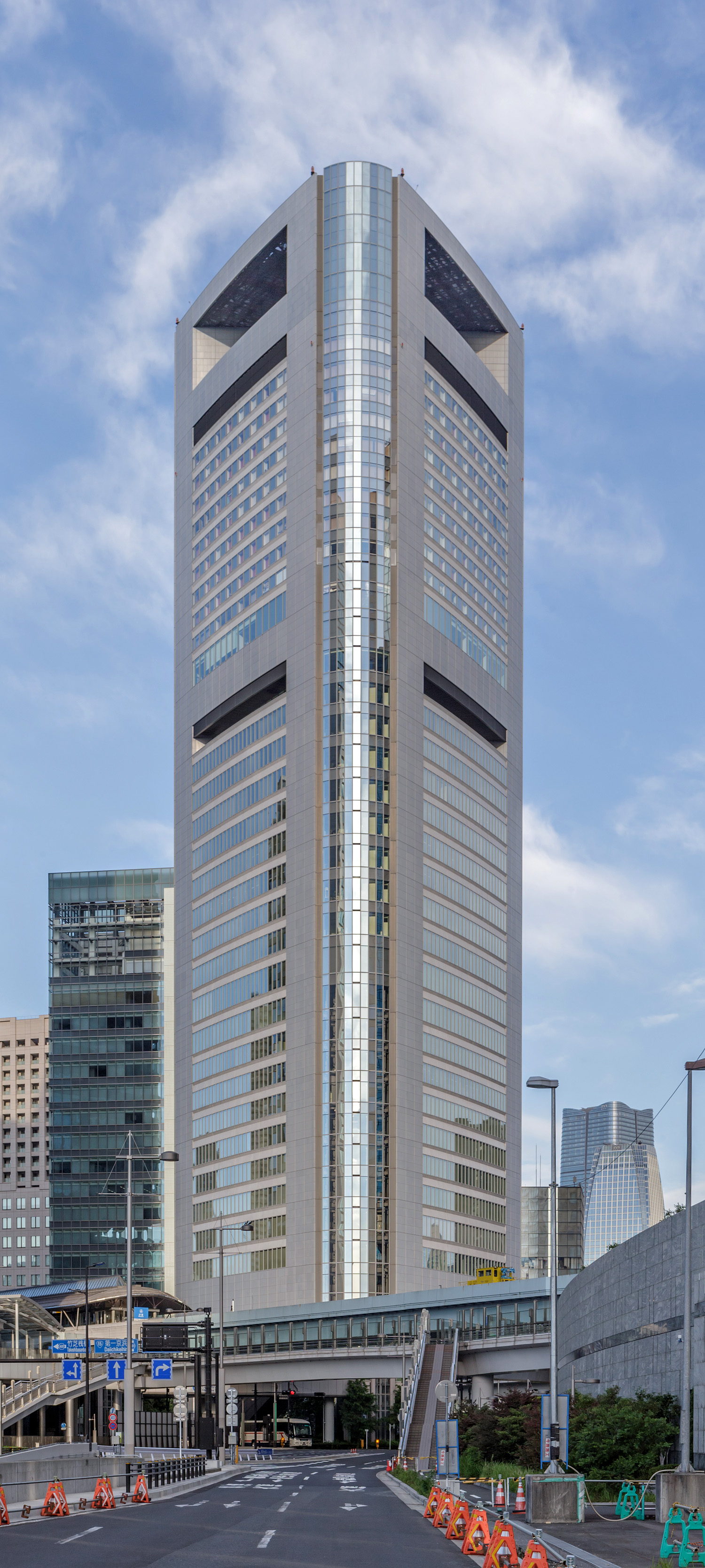 Shiodome Media Tower, Tokyo - View from the east. © Mathias Beinling