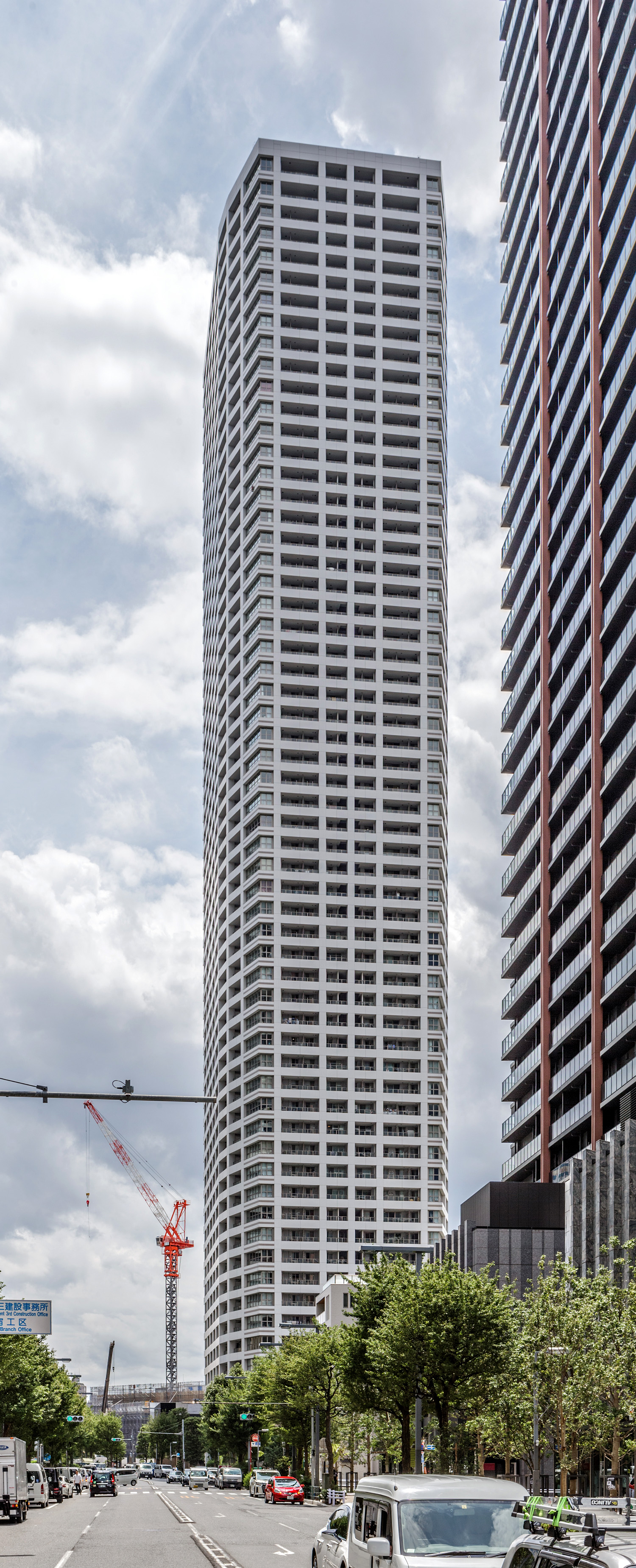 The Parkhouse Nishi Shinjuku Tower 60, Tokyo - View from the northeast. © Mathias Beinling