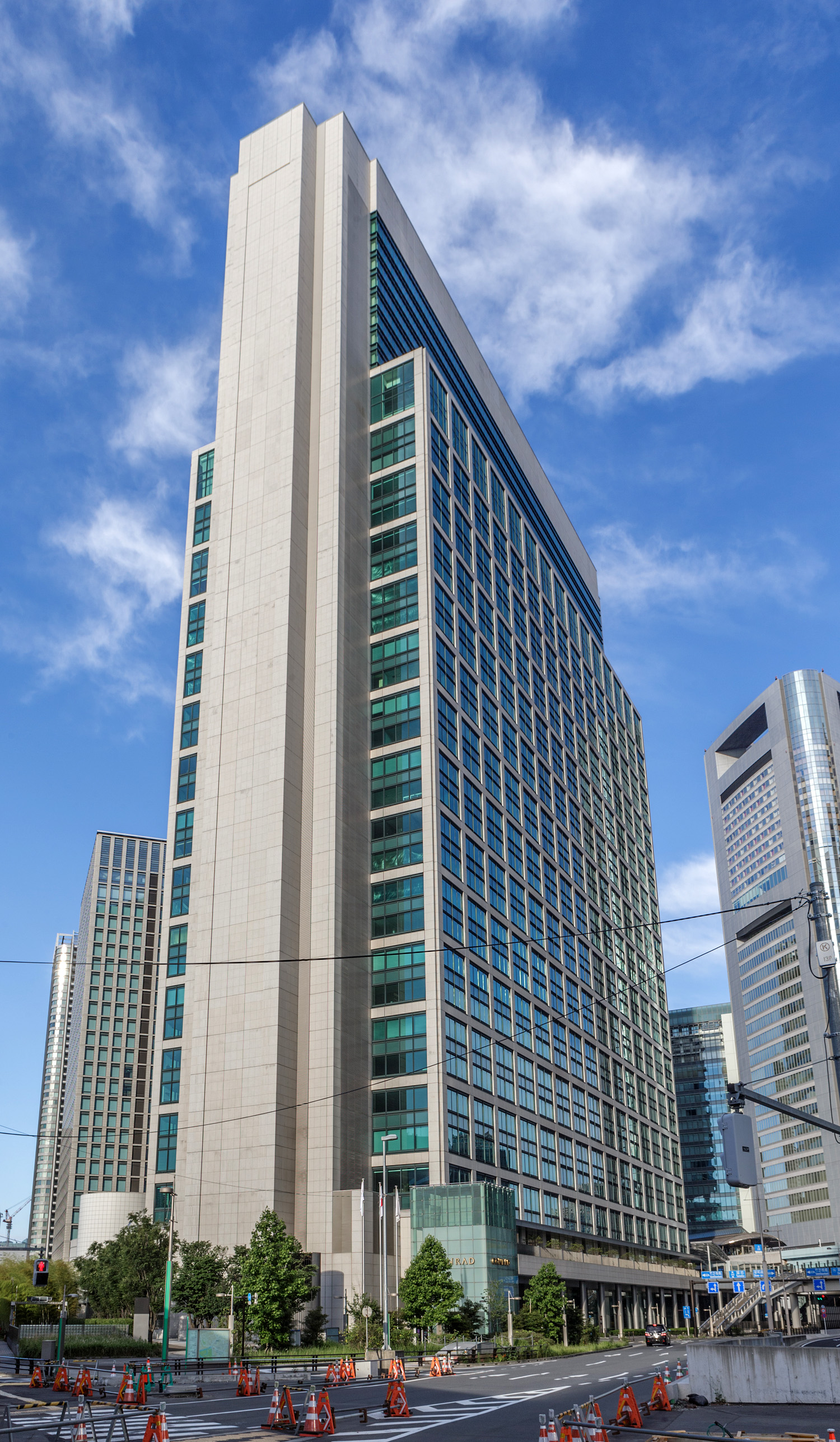 Tokyo Shiodome Building , Tokyo - View from the northeast. © Mathias Beinling