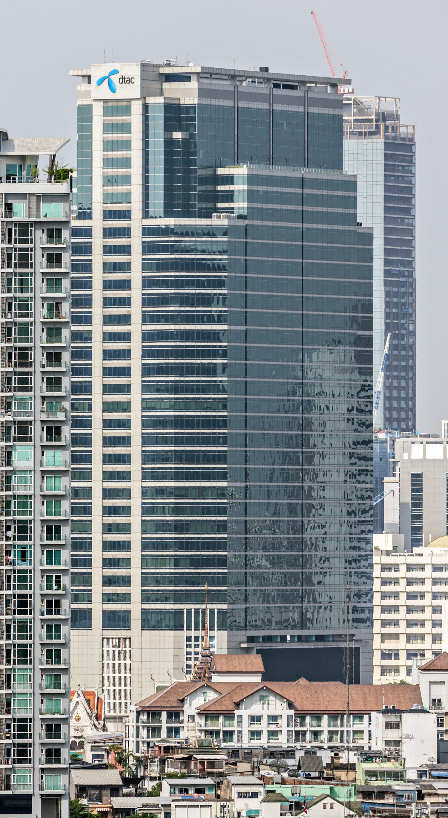 Chamchuri Office Tower, Bangkok - View from Iconsiam Mall. © Mathias Beinling