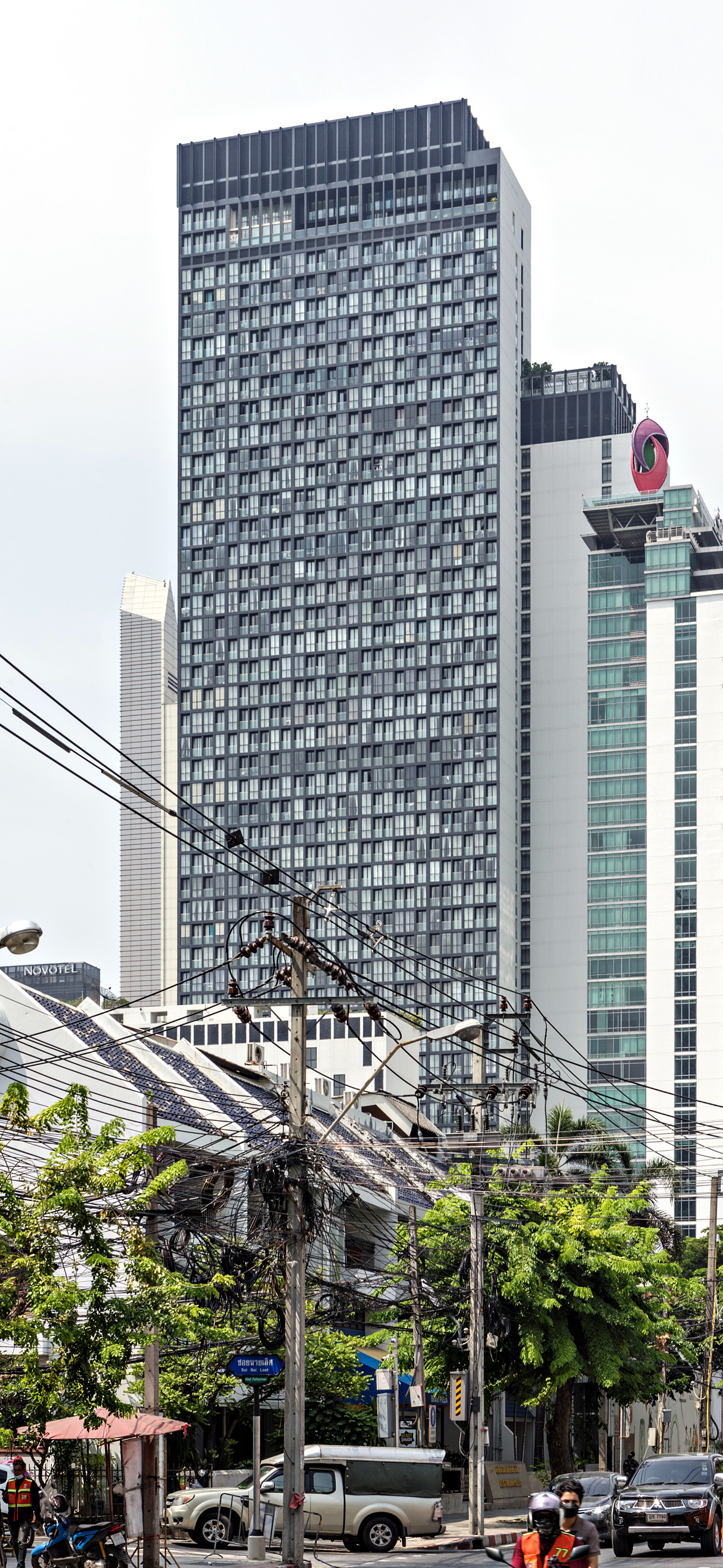 Noble Ploenchit Tower C, Bangkok - View from Witthayu Road. © Mathias Beinling