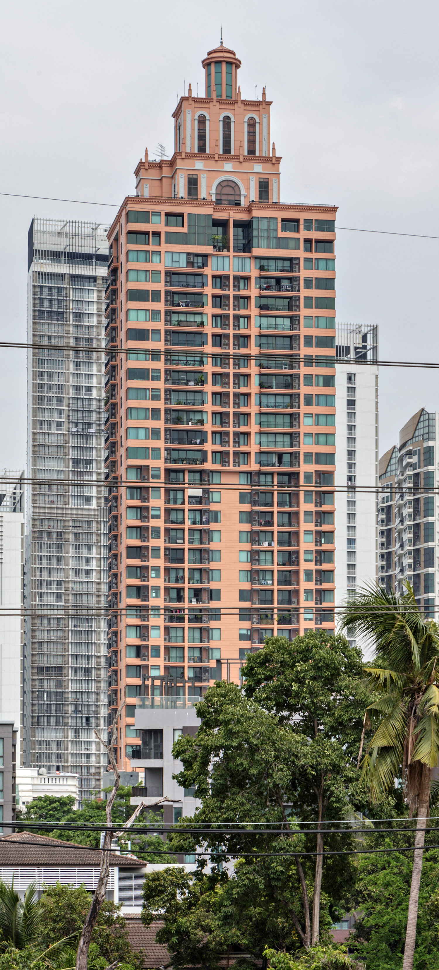 The Aguston Tower A, Bangkok - View from Ratchadaphisek Road. © Mathias Beinling