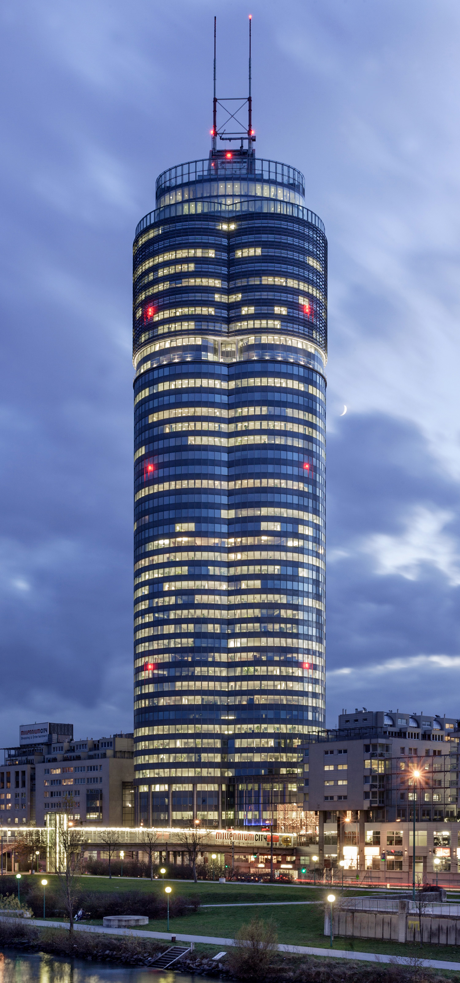 Millennium Tower, Vienna - View from the north. © Mathias Beinling