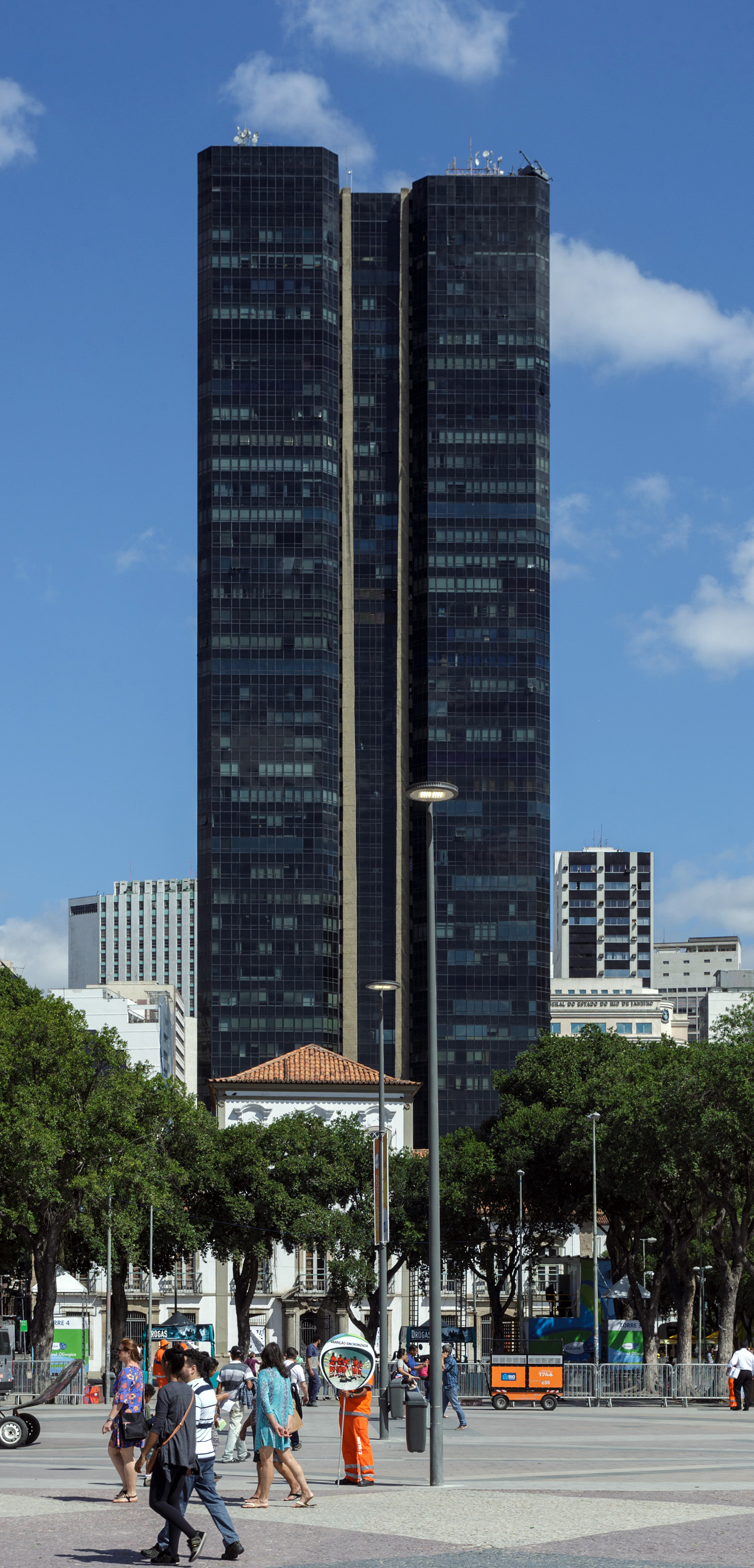 Centro Candido Mendes - View from the northeast