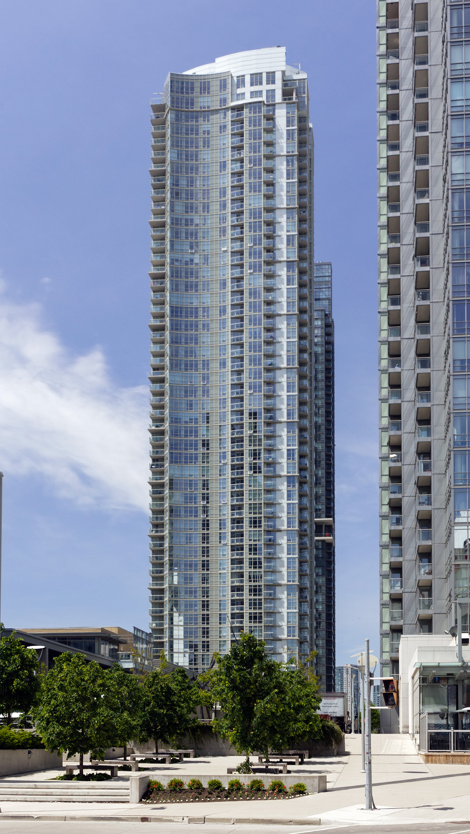 35 Mariner, Toronto - View from the east. © Mathias Beinling