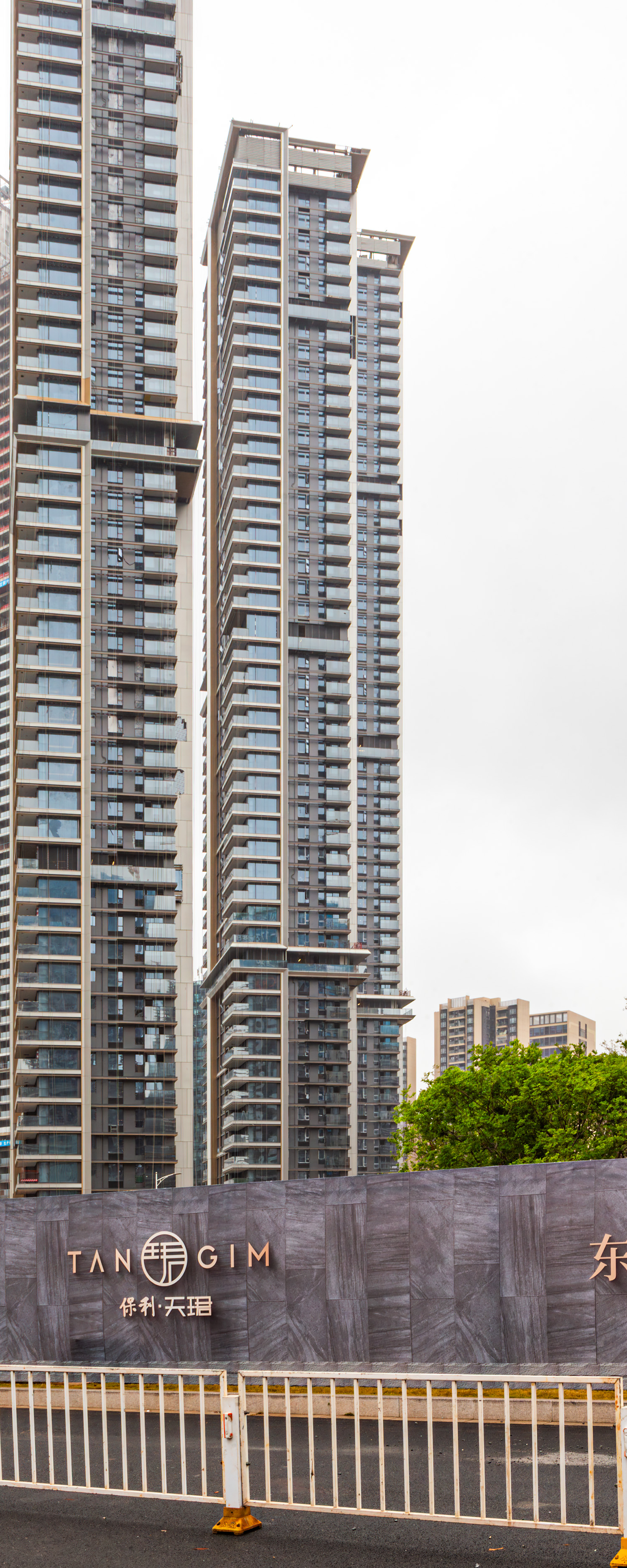 Yuefu Mansion Tower 10, Dongguan - View from the east. © Mathias Beinling