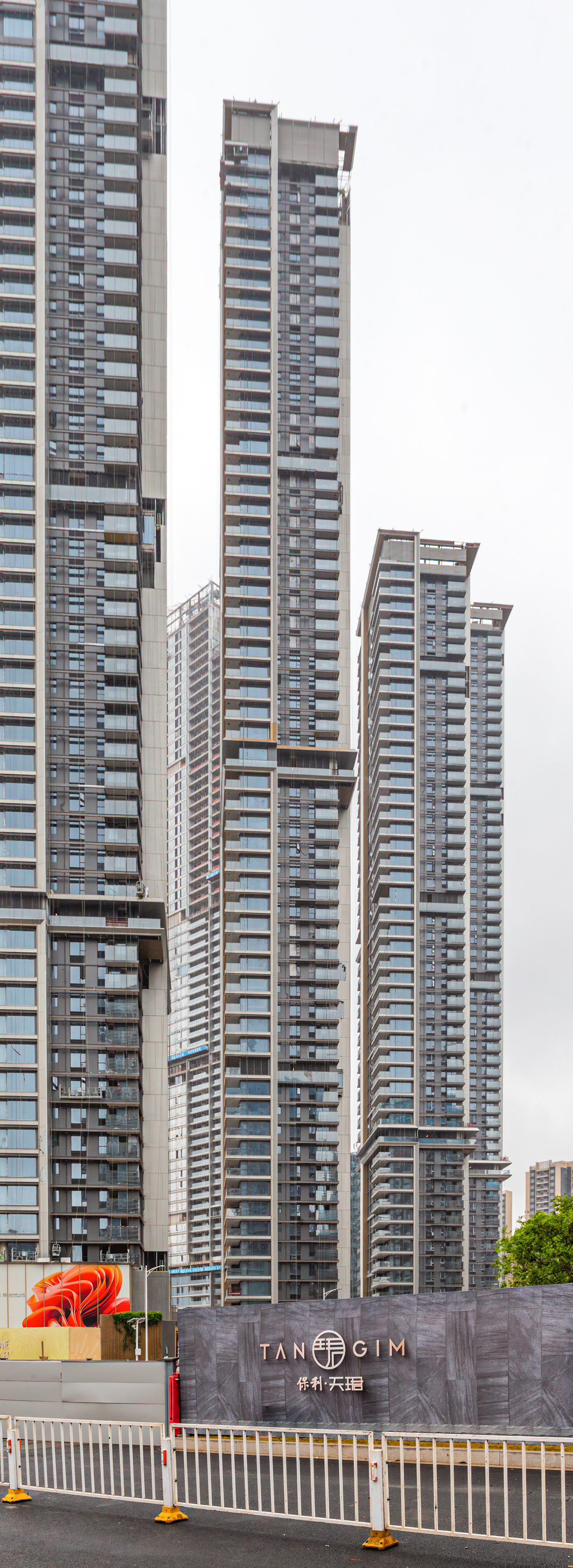 Yuefu Mansion Tower 11, Dongguan - View from the east. © Mathias Beinling