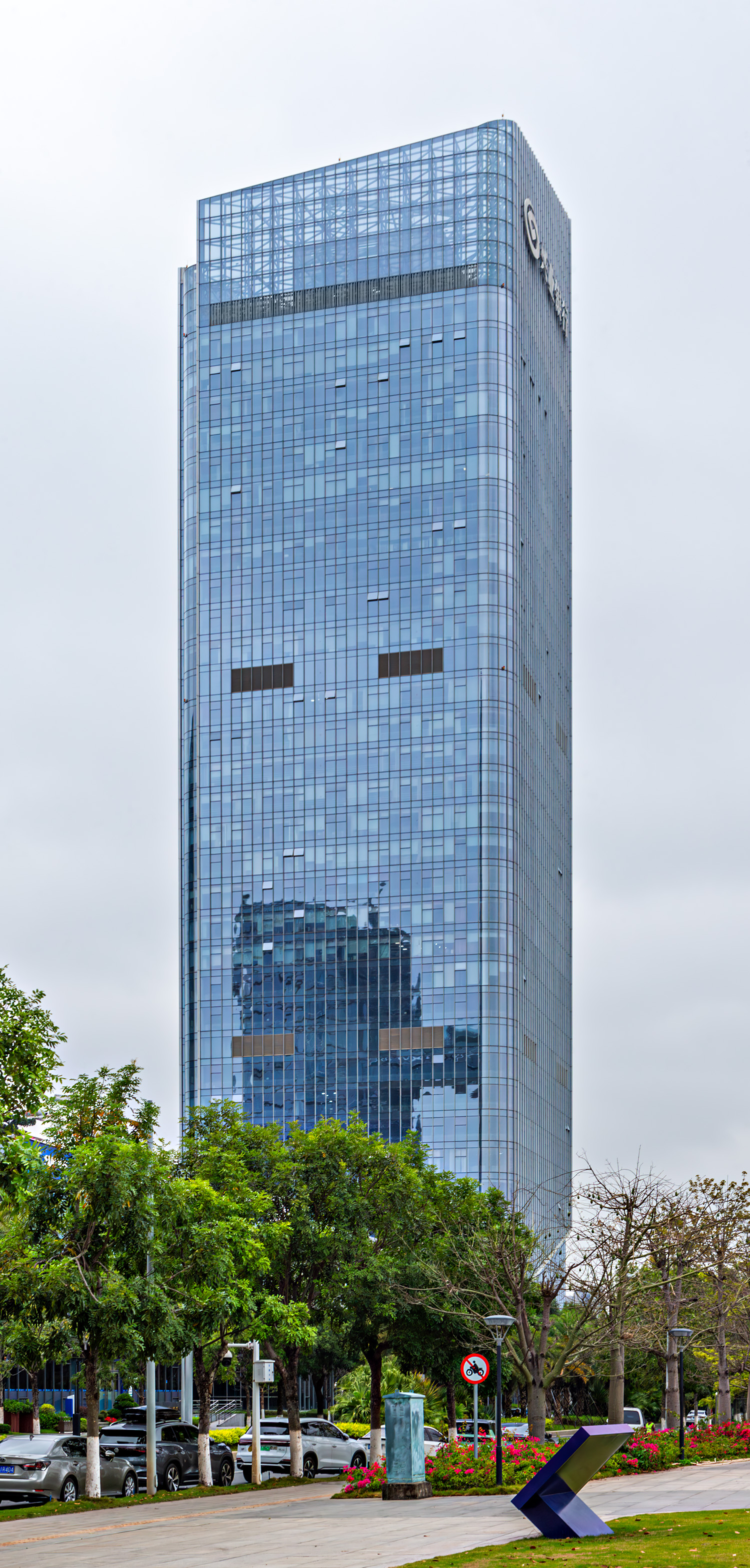 CCCC Huitong Plaza, Guangzhou - View from the east. © Mathias Beinling