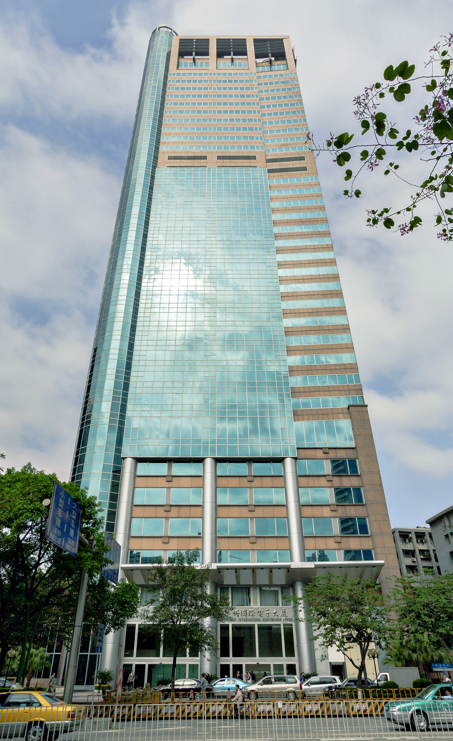 GIE Tower, Guangzhou - View from the south. © Mathias Beinling