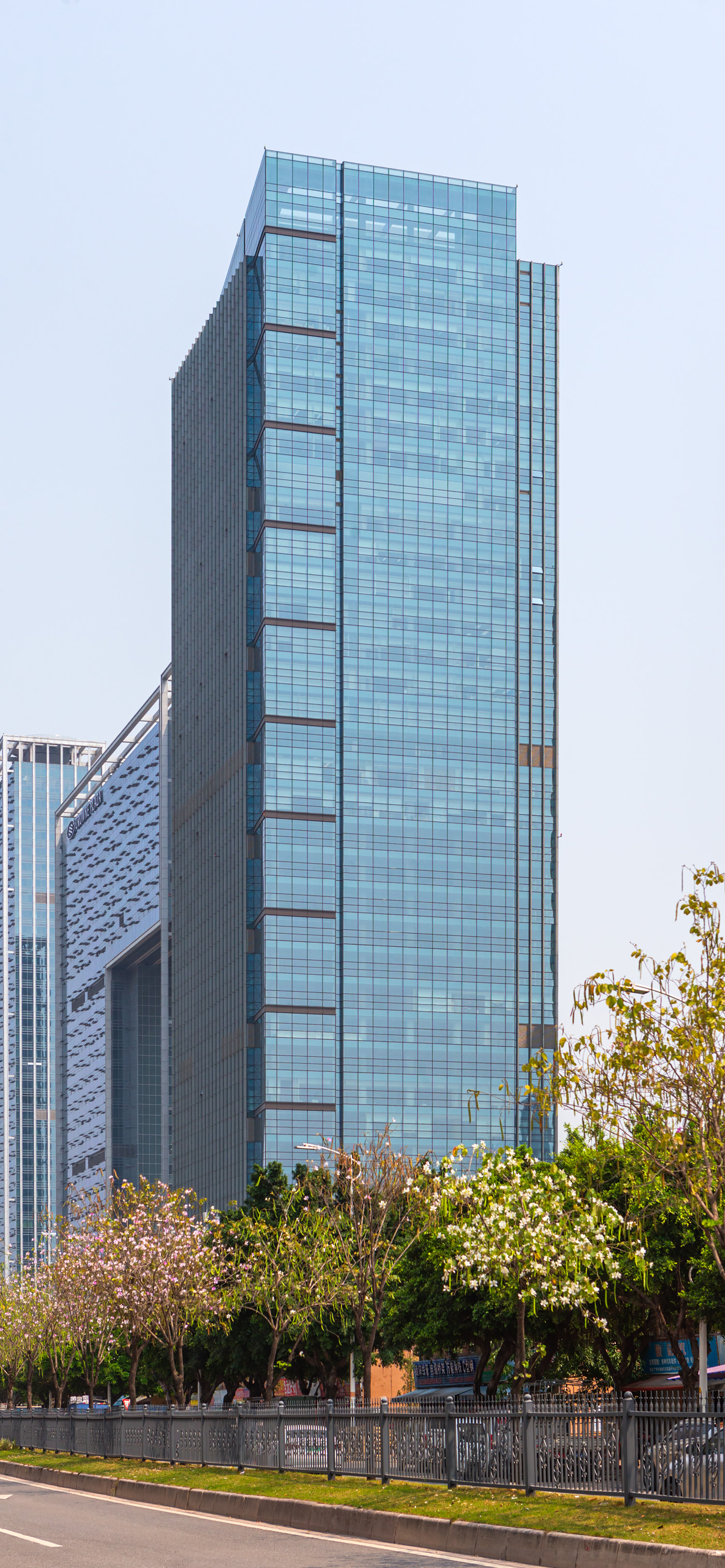 Guangzhou Airlines Building, Guangzhou - View from the northwest. © Mathias Beinling