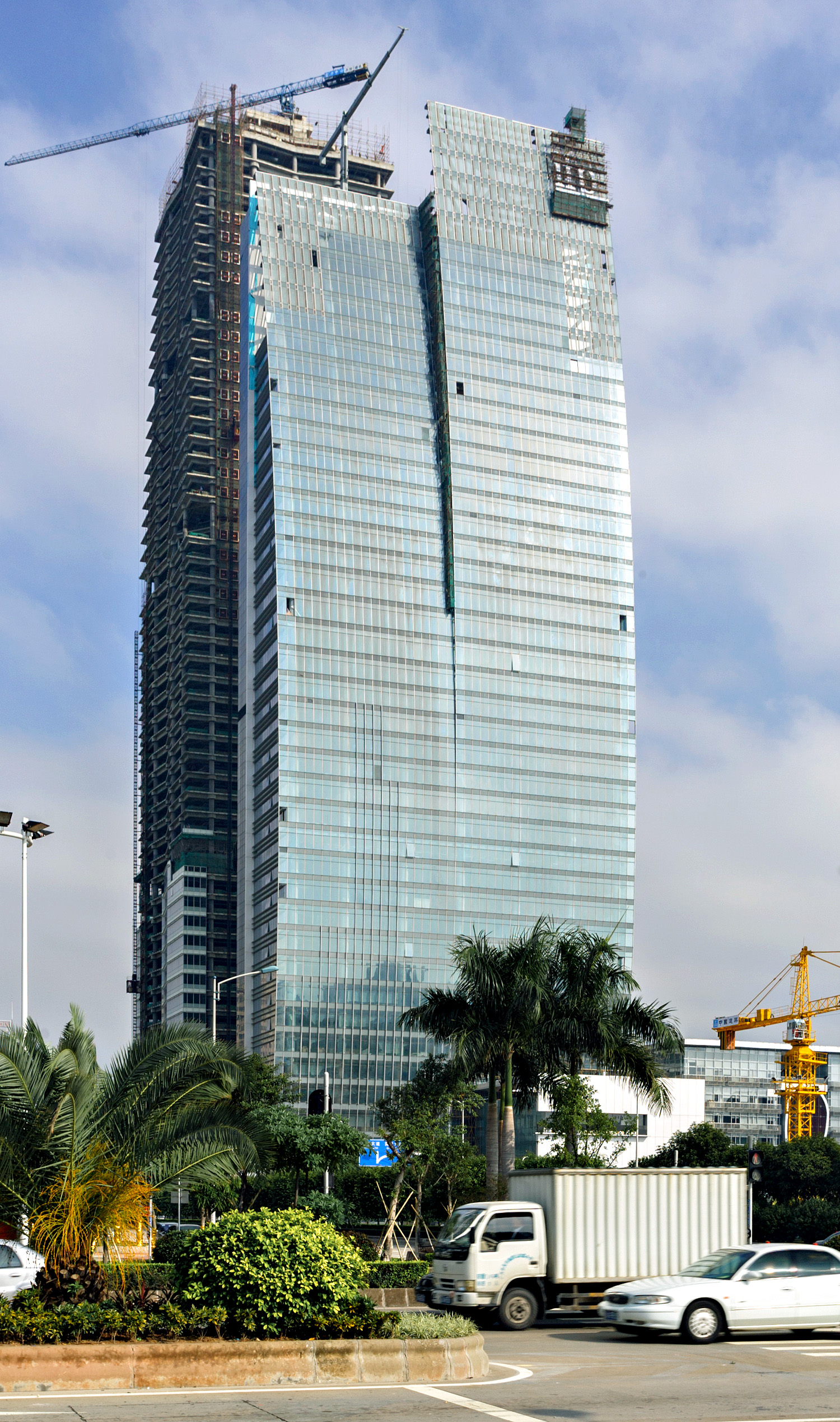 International Finance Place, Guangzhou - View from the south. © Mathias Beinling