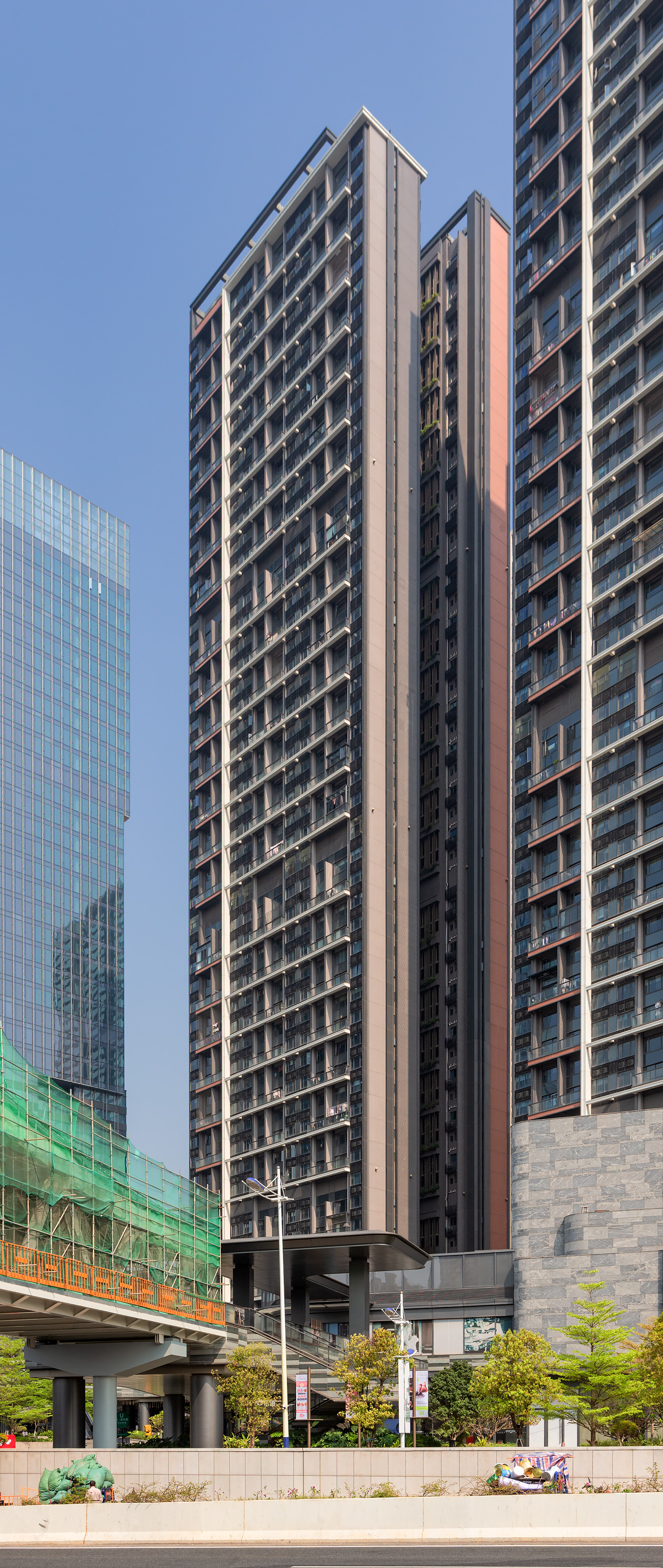 New World Canton Center Tower 7, Guangzhou - View from the southeast. © Mathias Beinling