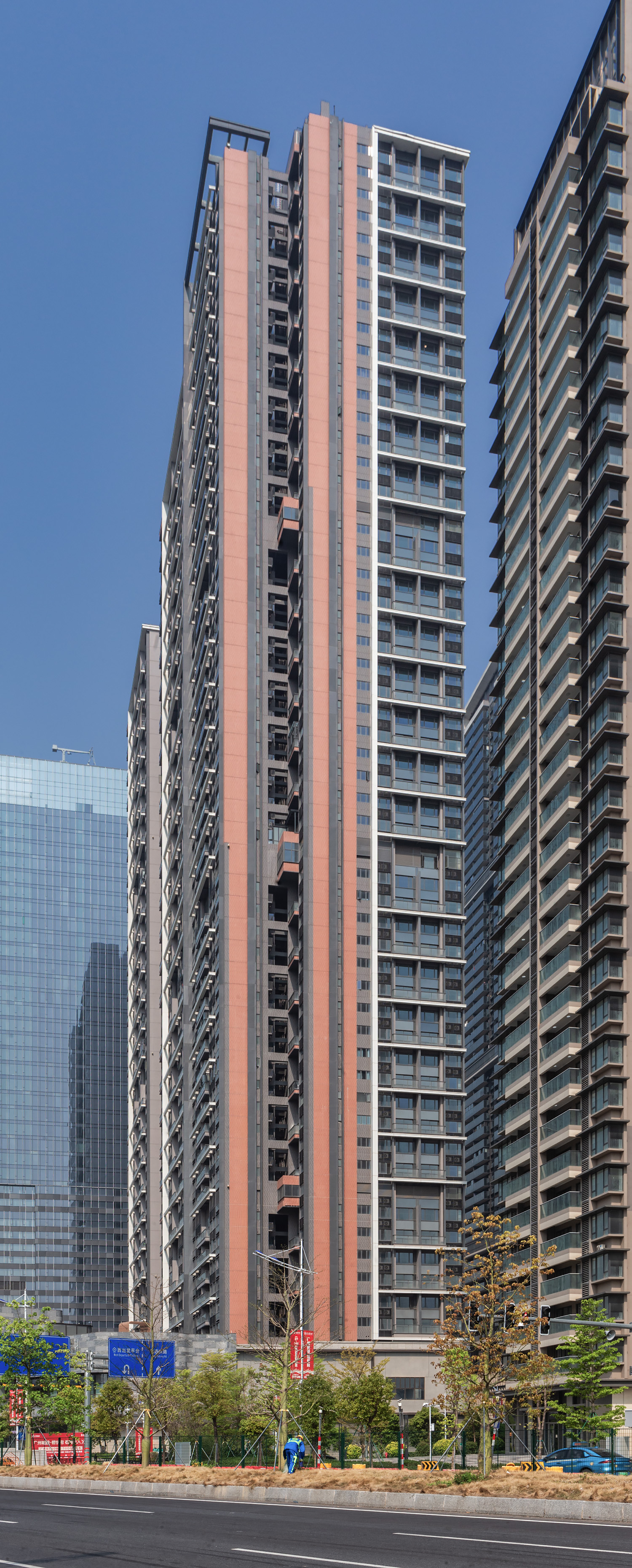 New World Canton Center Tower 8, Guangzhou - View from the east. © Mathias Beinling