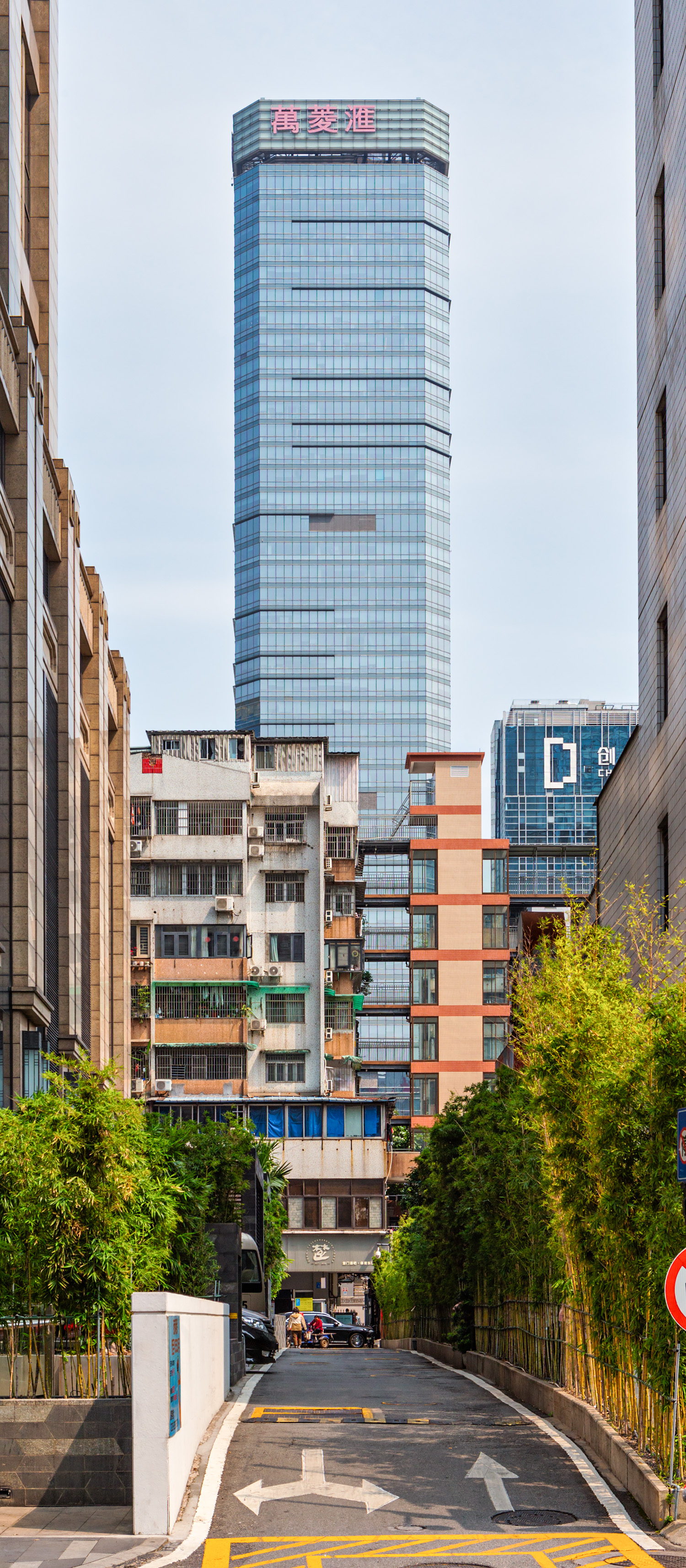 Onelink Center, Guangzhou - View from the south. © Mathias Beinling