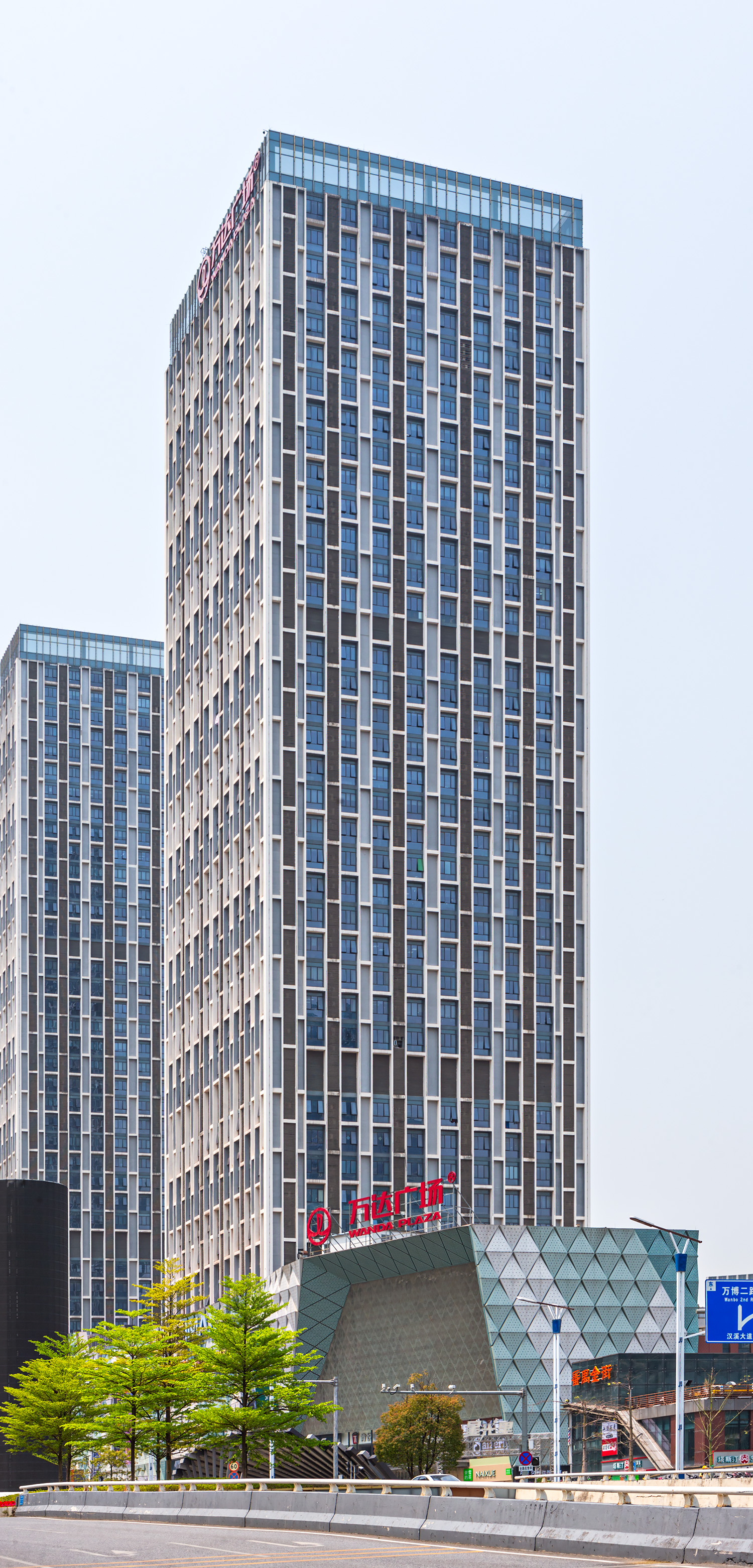 Panyu Wanda Plaza Tower 2, Guangzhou - View from the east. © Mathias Beinling