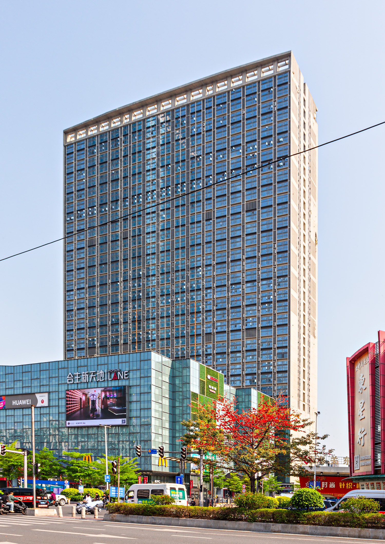 Pearl River One Residential Tower, Guangzhou - View from the northwest. © Mathias Beinling