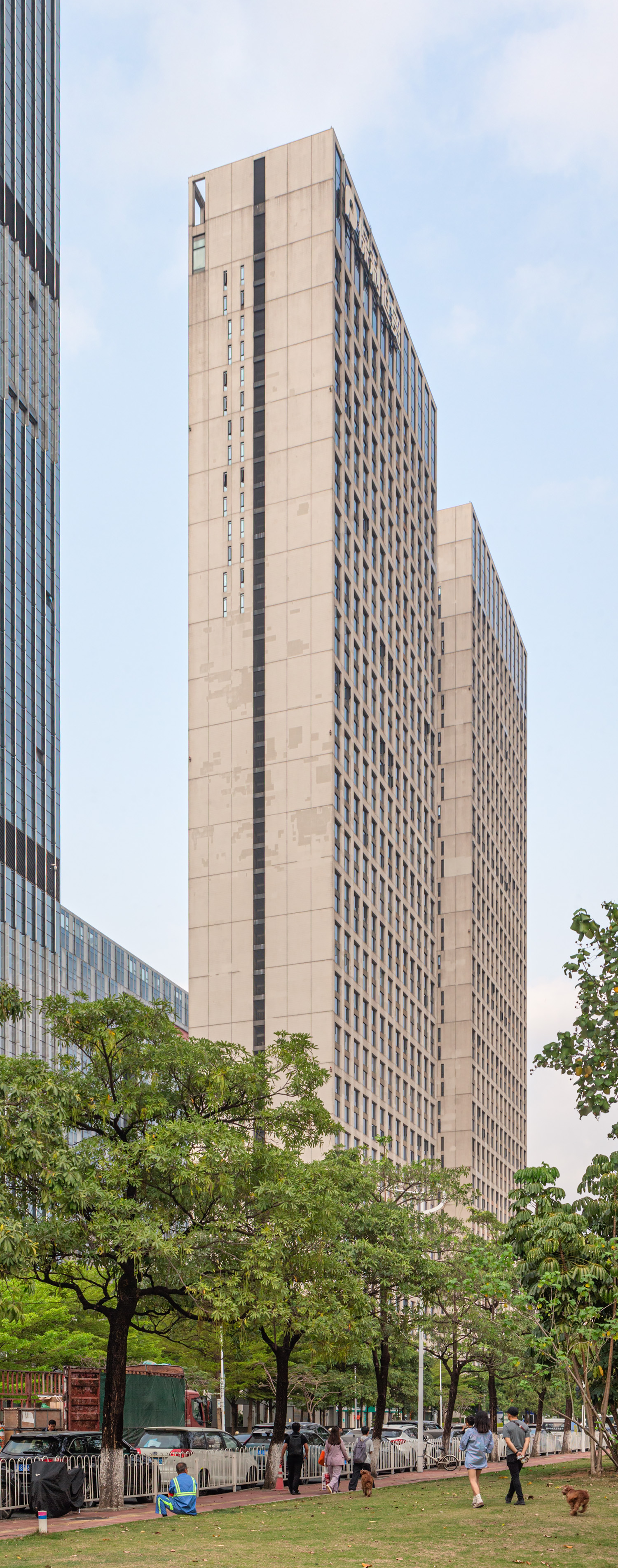 Poly World Trade Center Block D, Guangzhou - View from the west. © Mathias Beinling