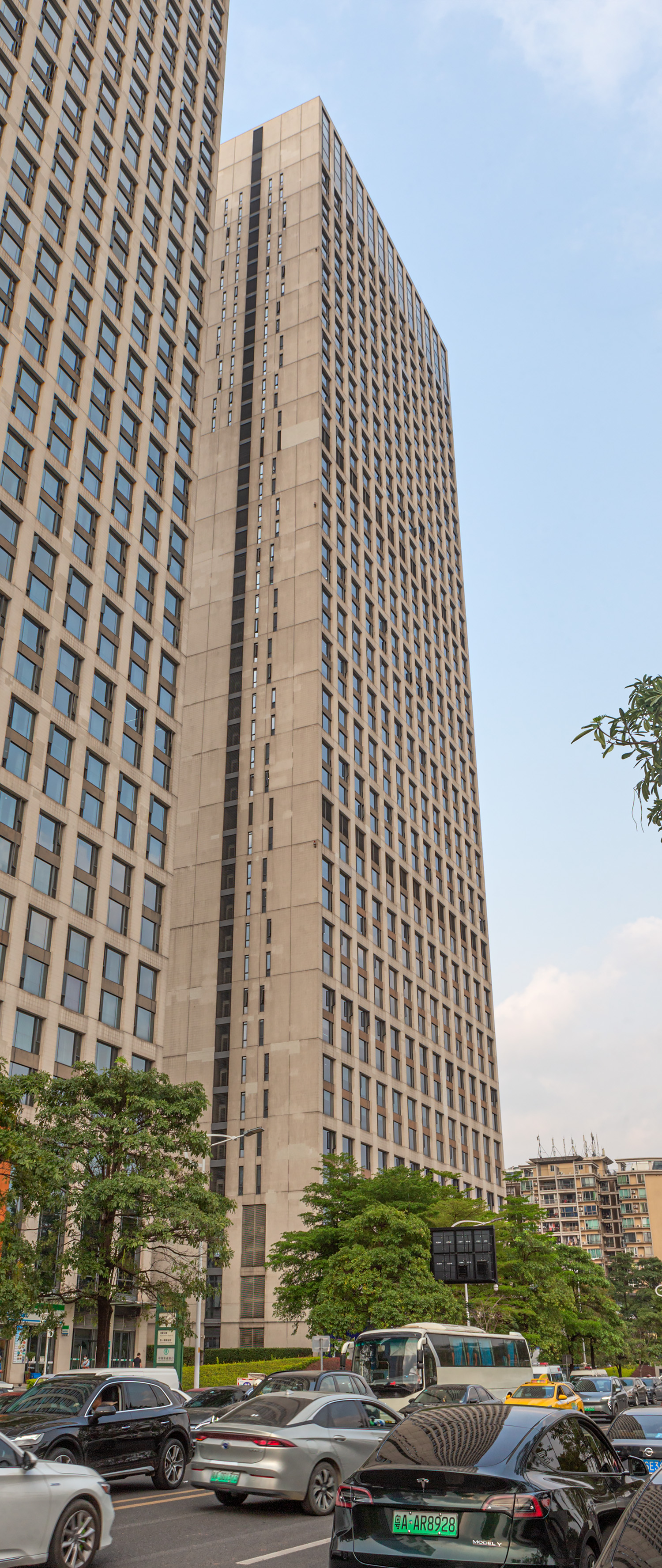 Poly World Trade Center Block E, Guangzhou - View from the west. © Mathias Beinling