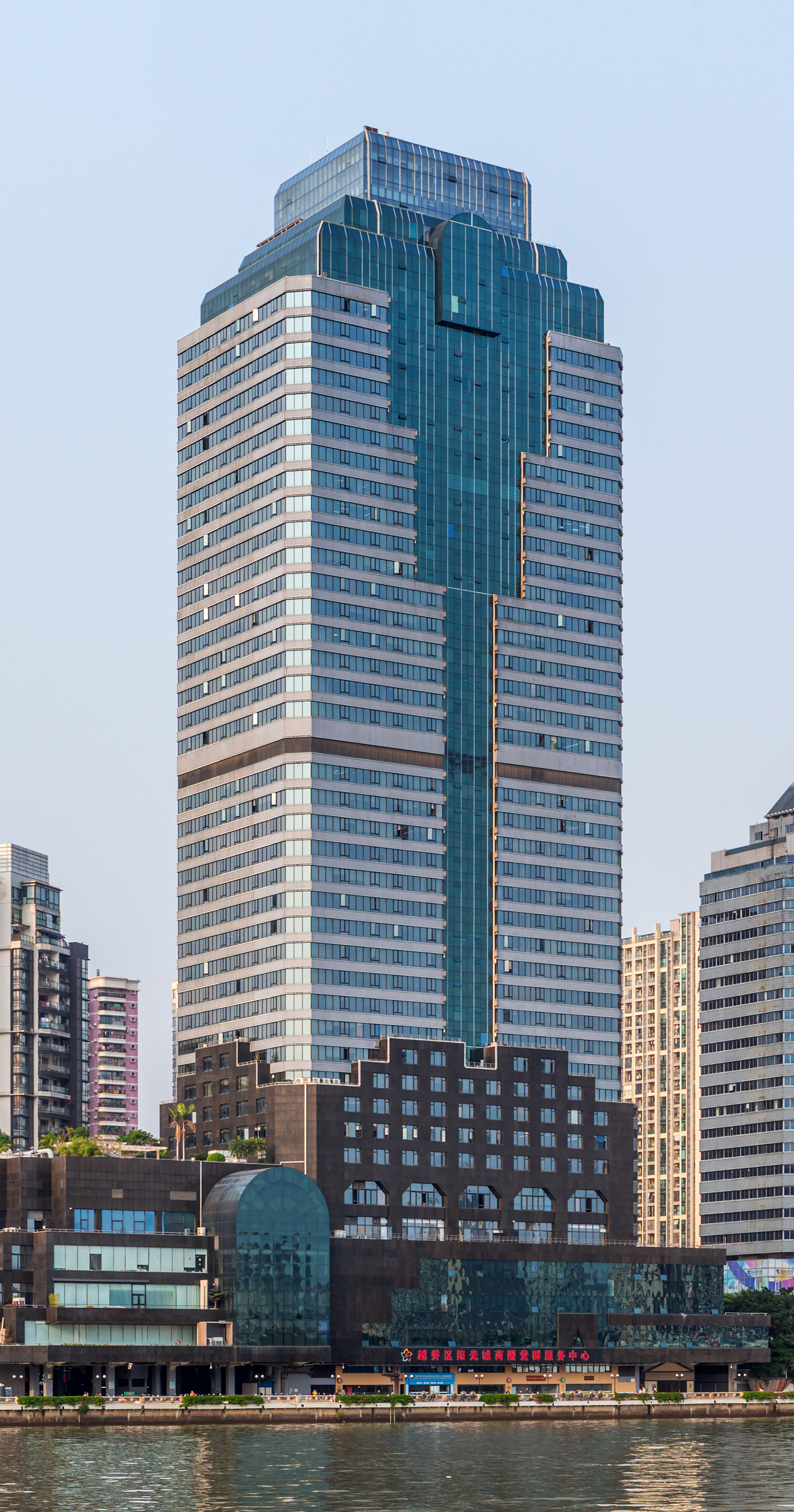 Riverside Hotel Central Tower, Guangzhou - View from the southwest. © Mathias Beinling