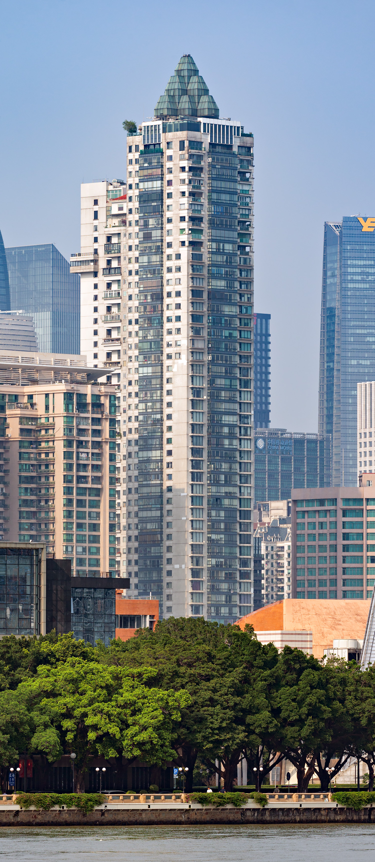 Victory Garden Block C, Guangzhou - View from the Pearl River promenade. © Mathias Beinling