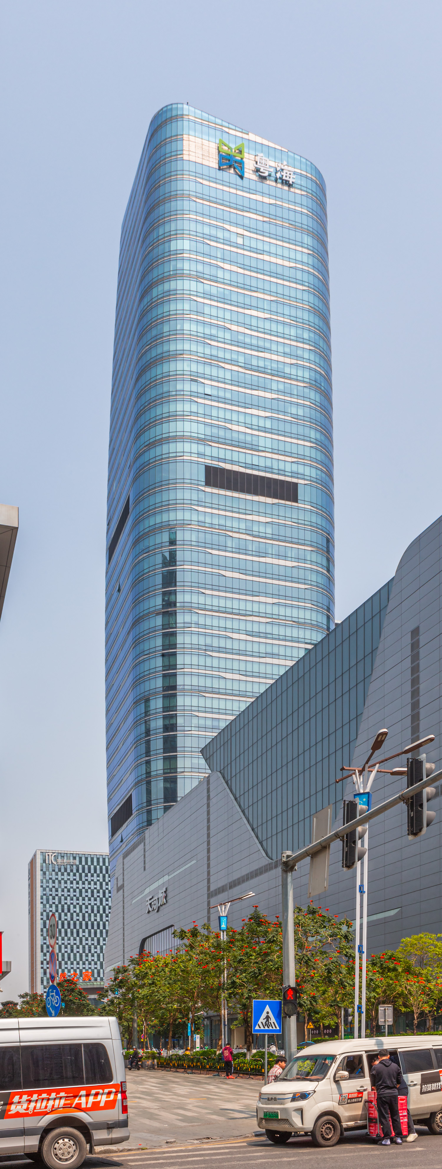 Wanbo Teem Mall Tower 1, Guangzhou - View from the south. © Mathias Beinling