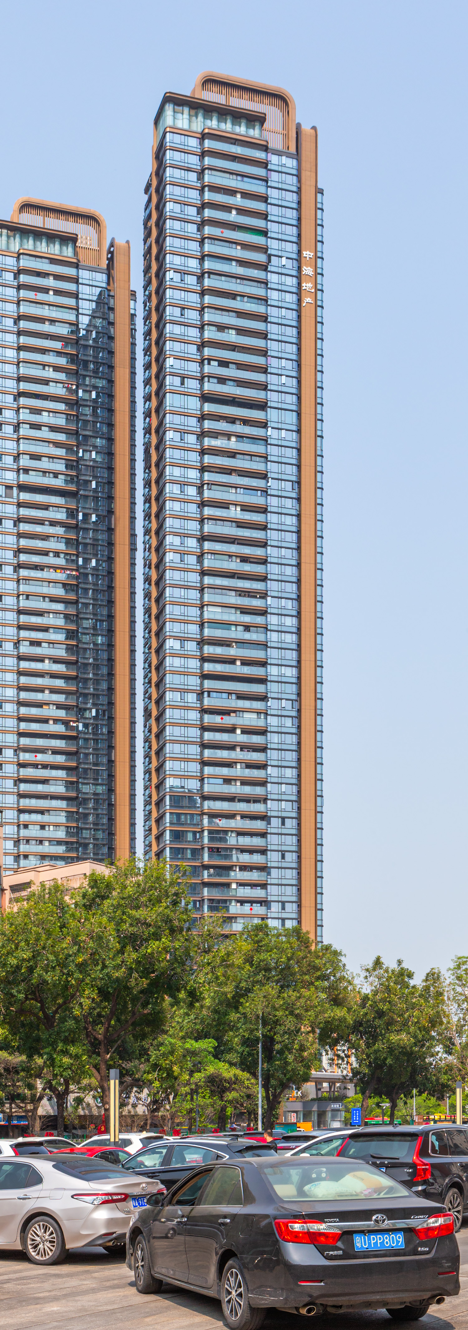 Zhonghai Guanyunfu Tower 1, Guangzhou - View from the southwest. © Mathias Beinling