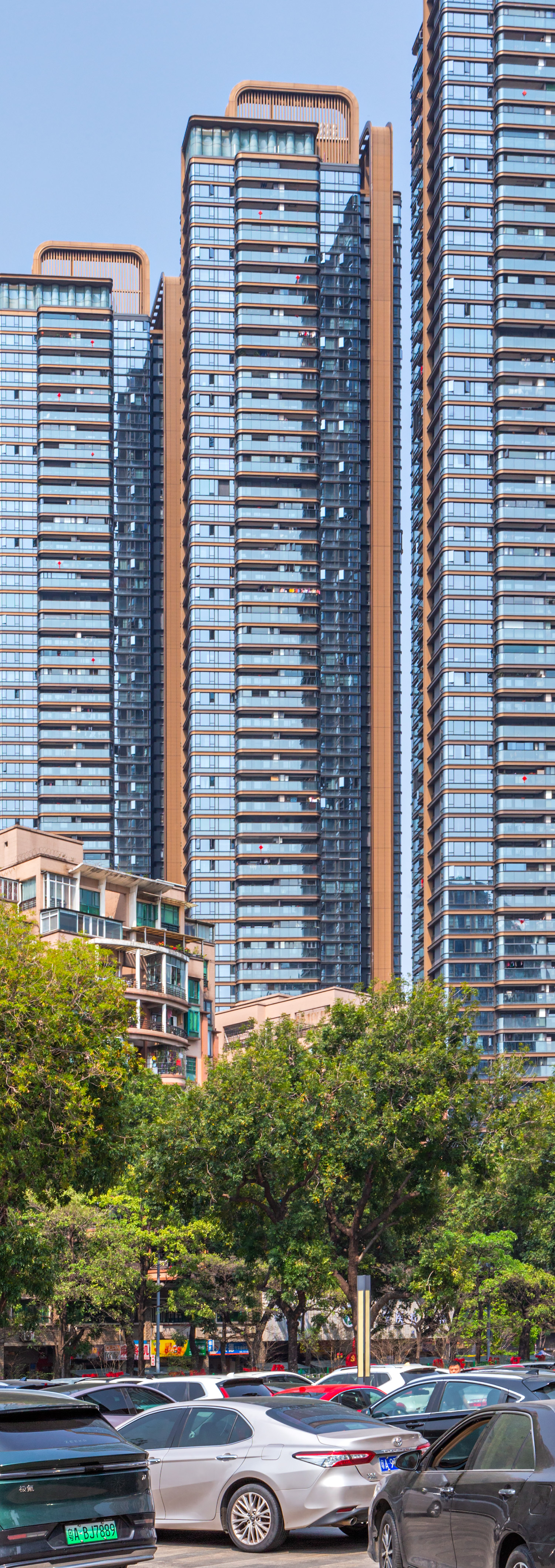 Zhonghai Guanyunfu Tower 2, Guangzhou - View from the southwest. © Mathias Beinling