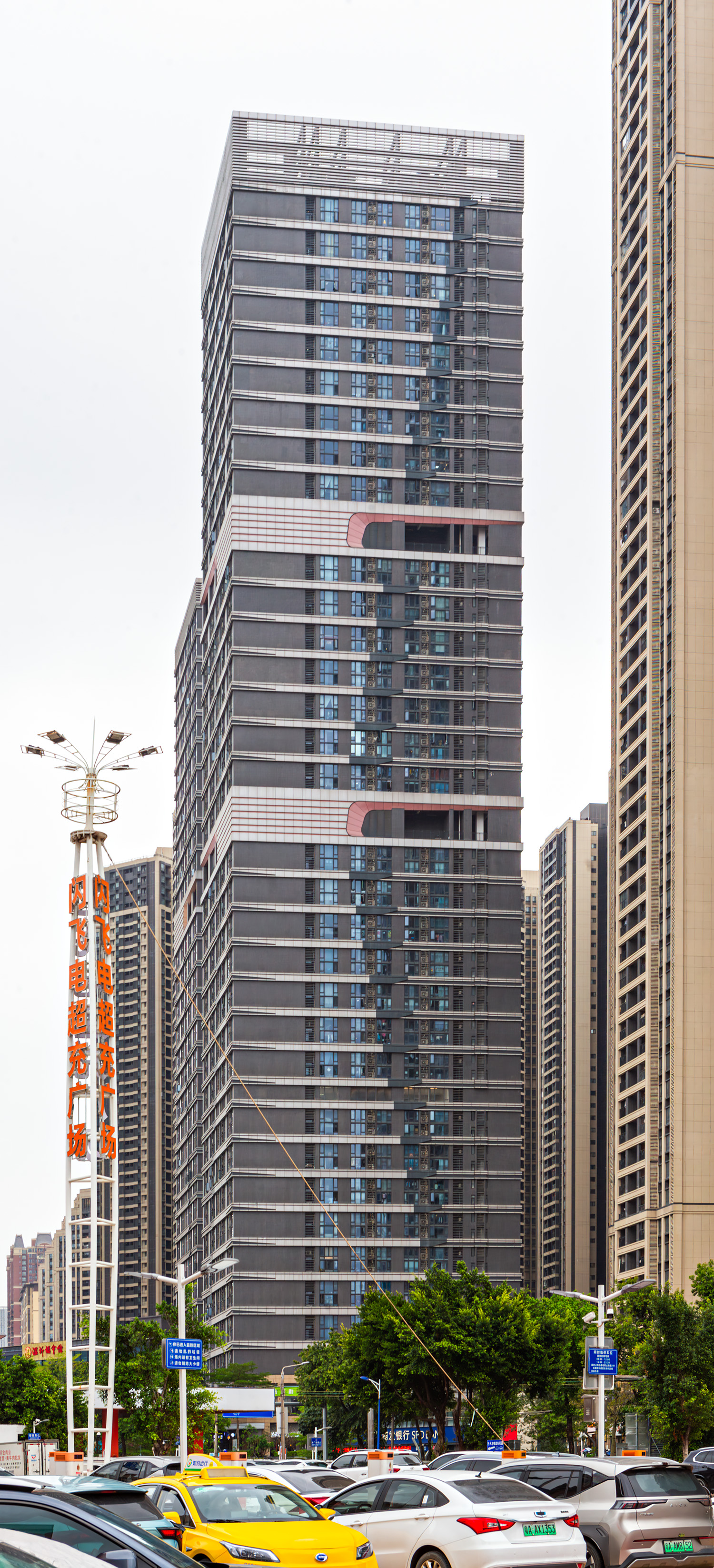 Zhonghai Huawan Apartments Tower C1, Guangzhou - View from the west. © Mathias Beinling