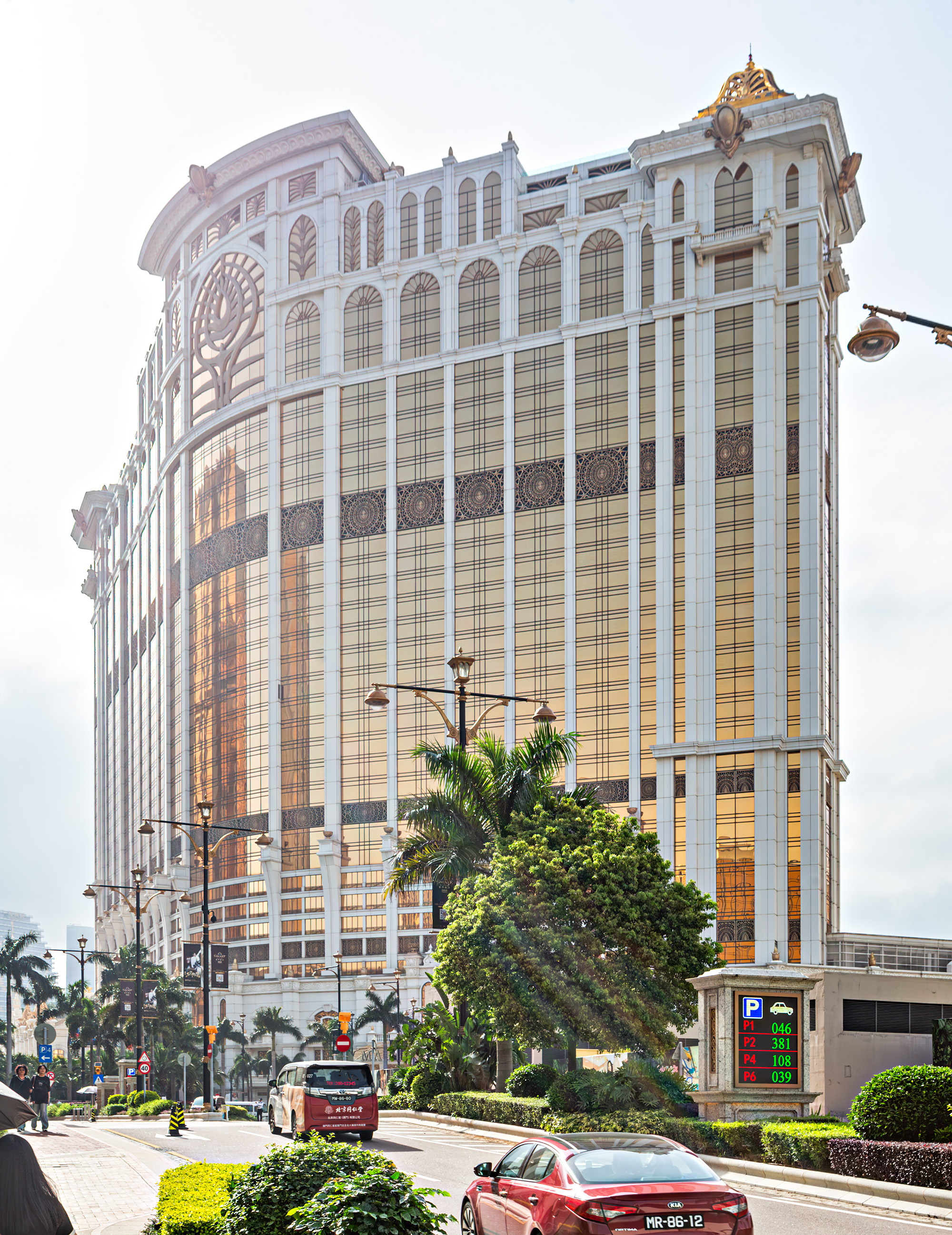 Galaxy Macau Phase II, Macau - Very bad photo against the sun. © Mathias Beinling